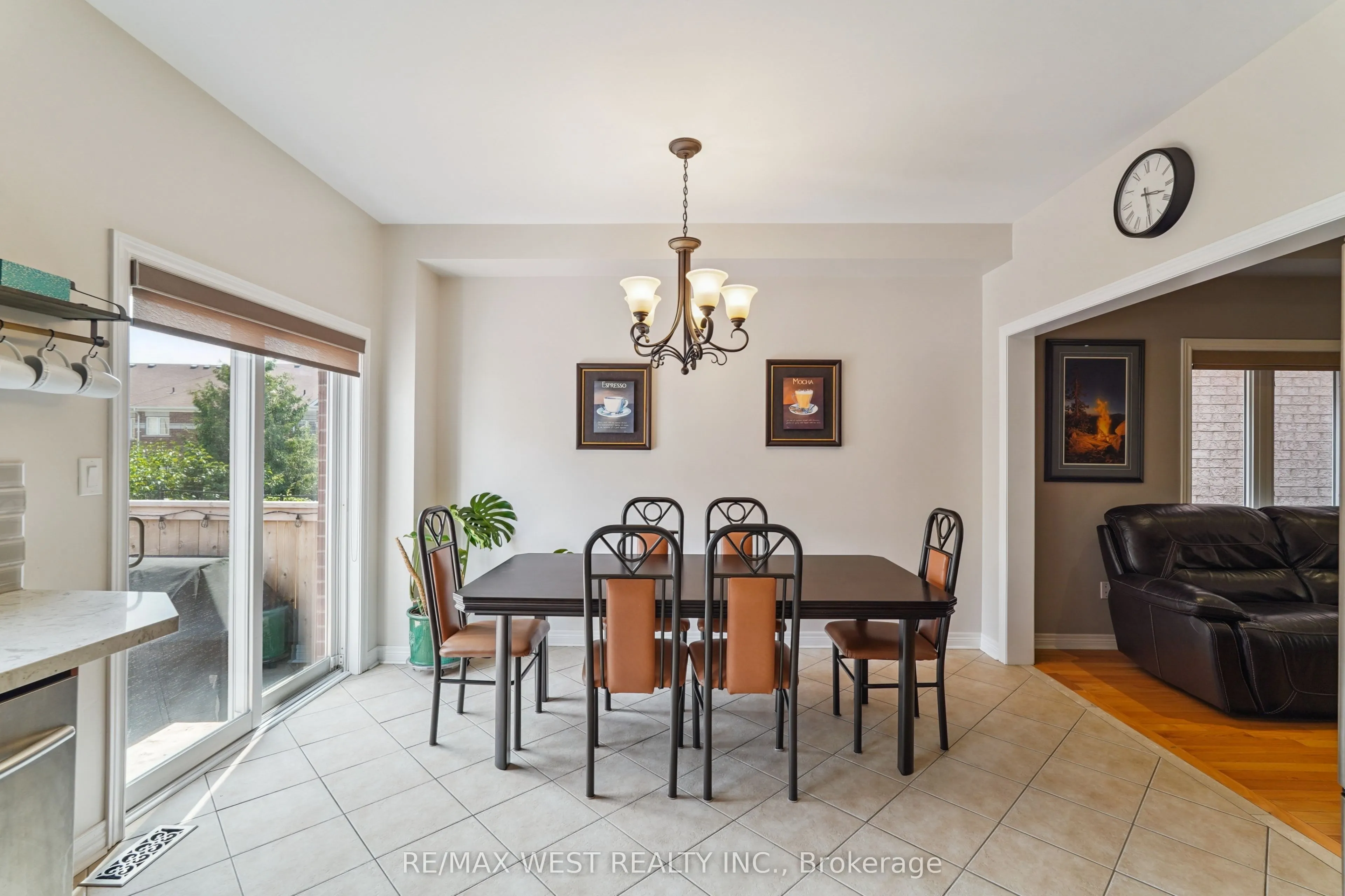 148 Chayna Crescent