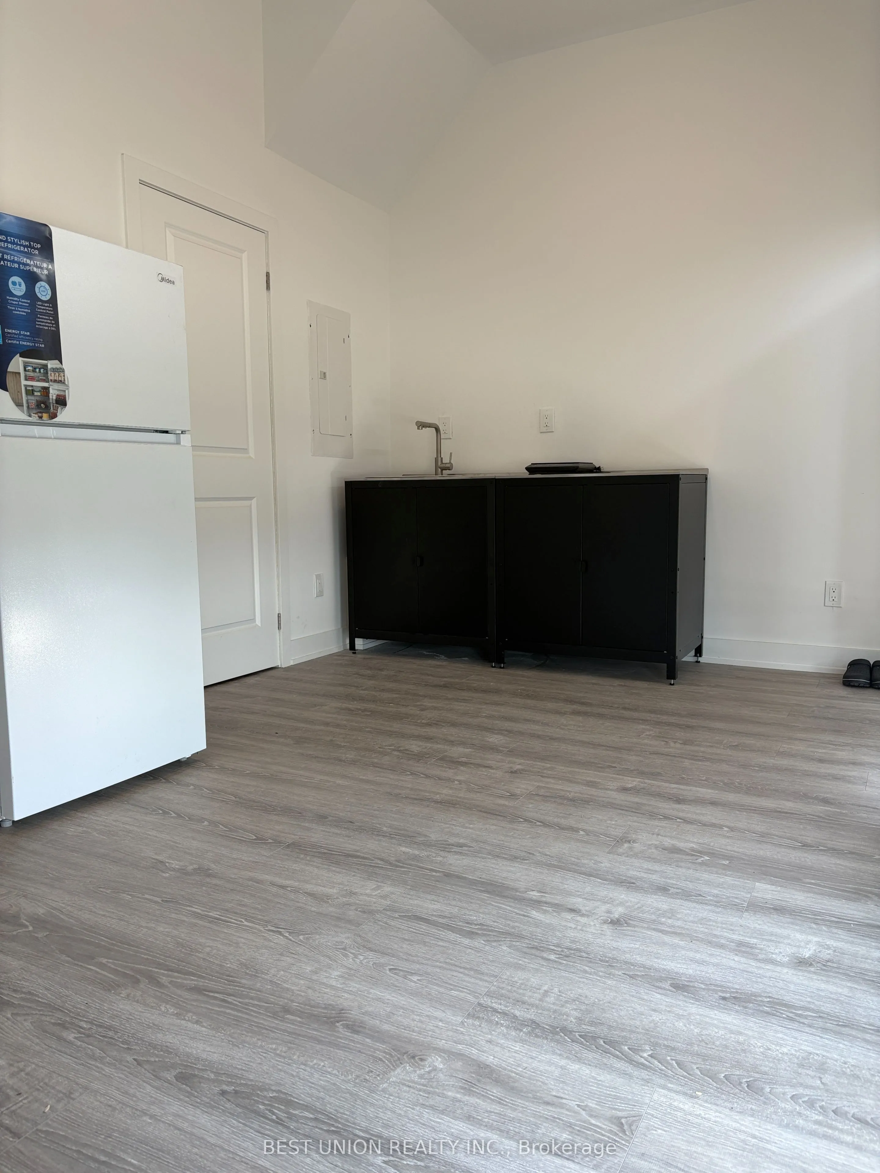 5506 Main Street N, #ground floor