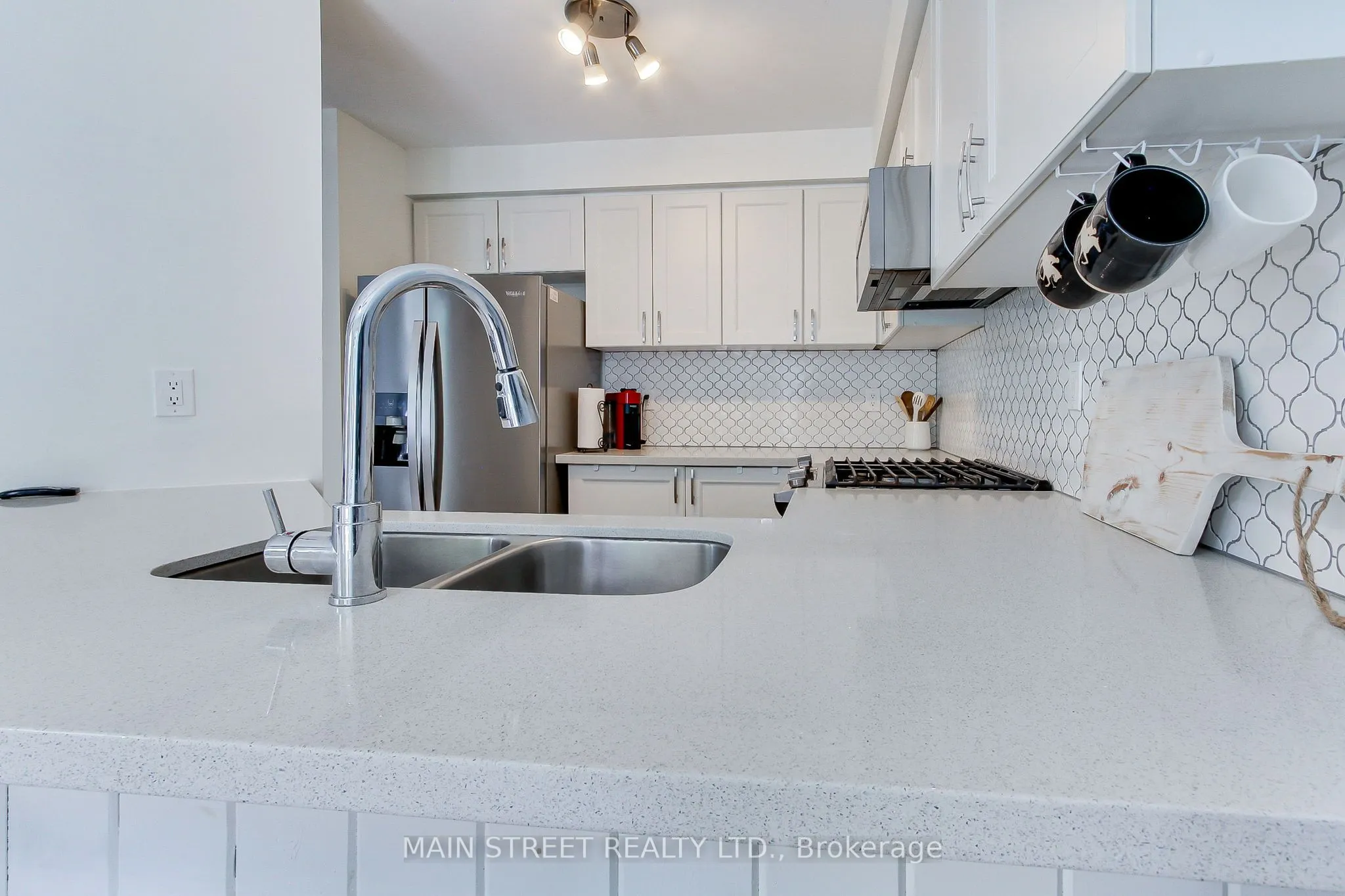 228 Warner Crescent