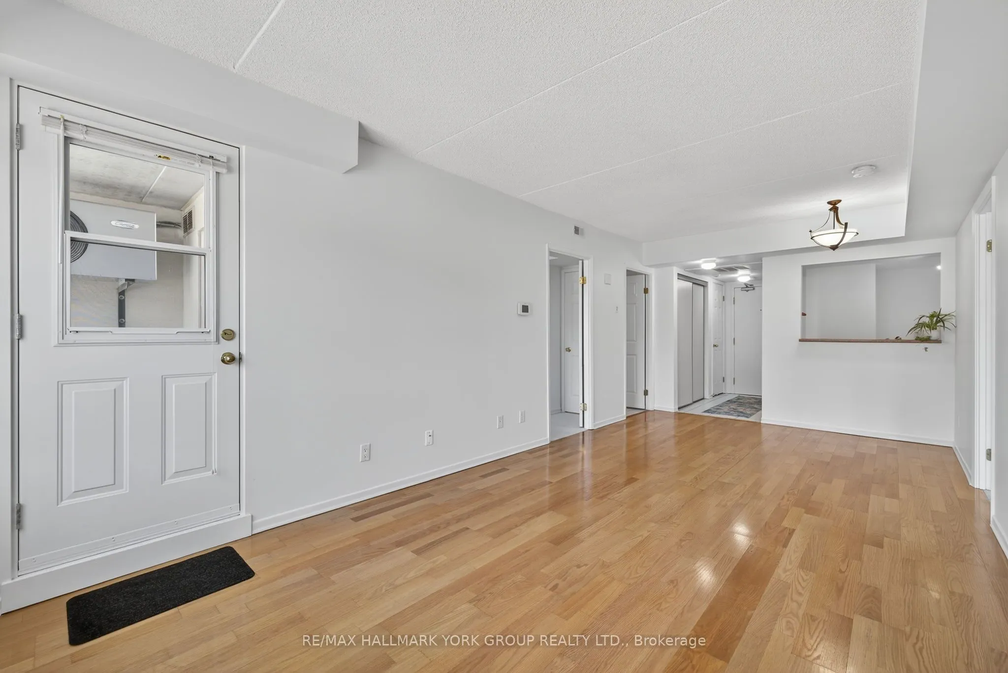 160 Wellington Street E, #210