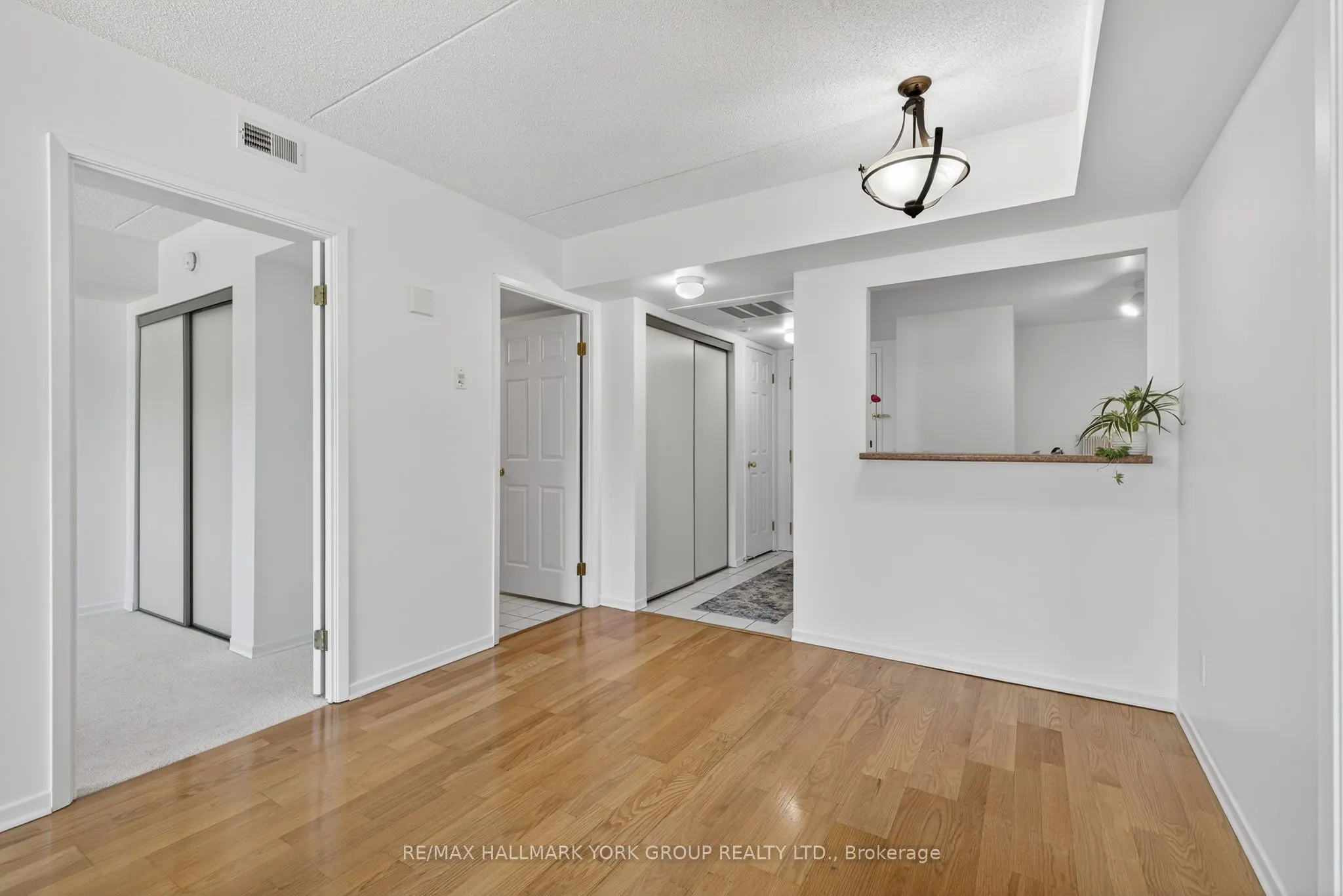 160 Wellington Street E, #210