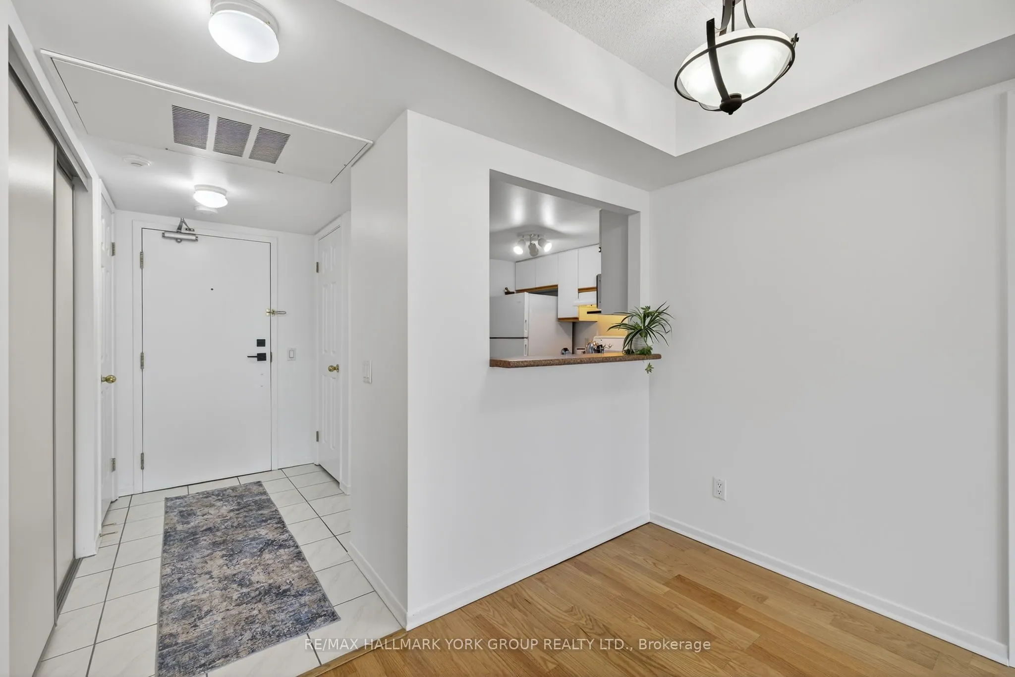 160 Wellington Street E, #210