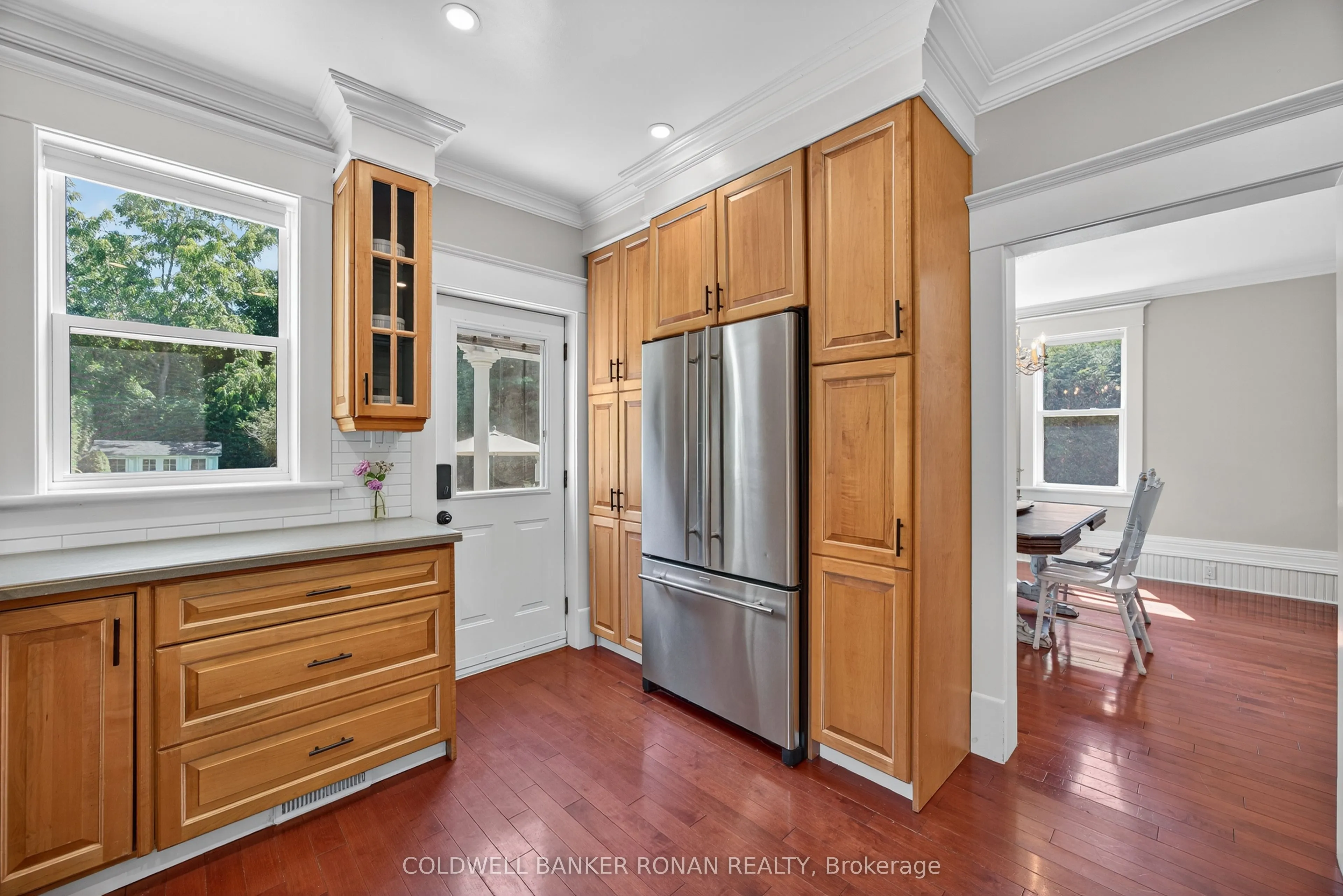 163 Wellington Street W