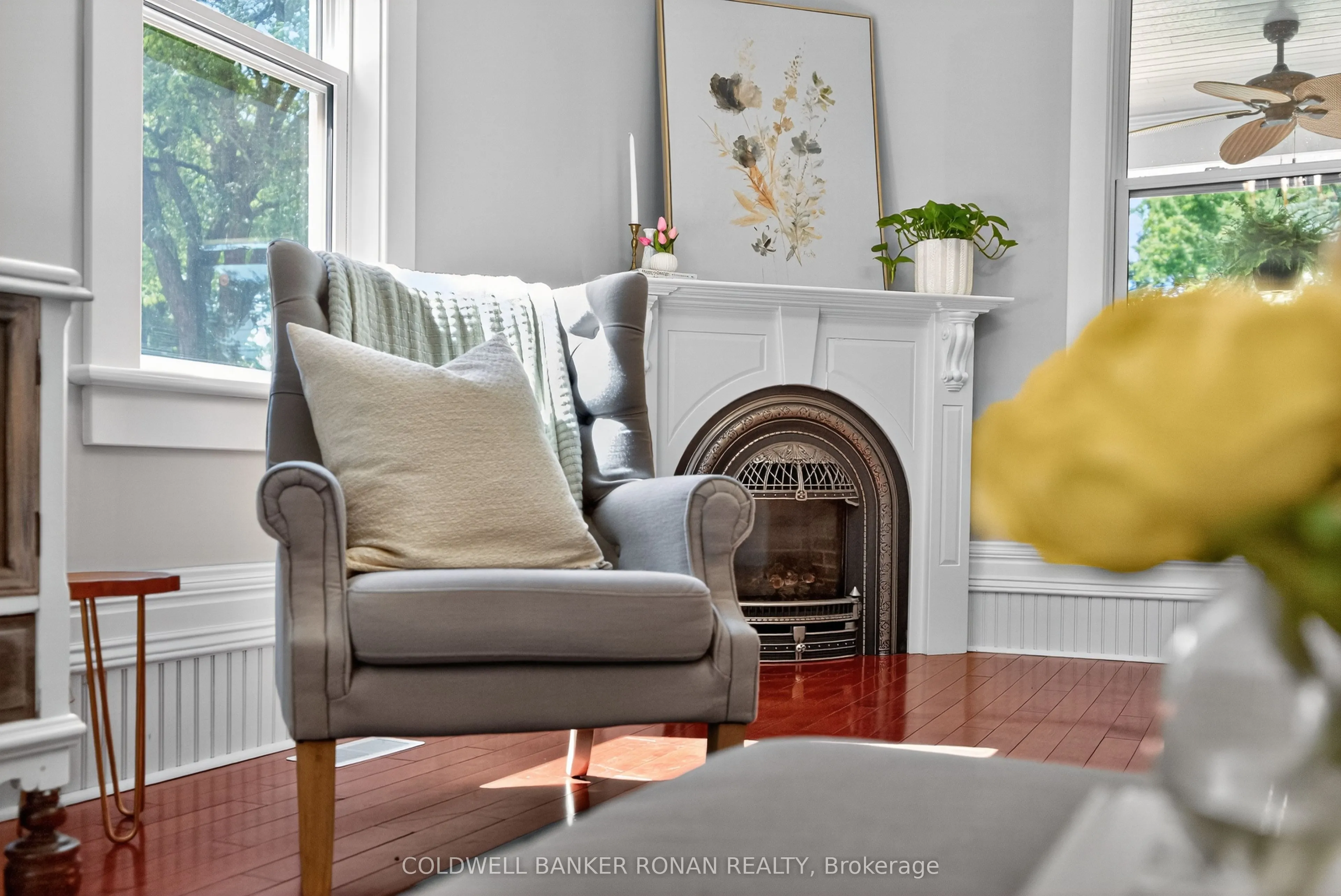 163 Wellington Street W