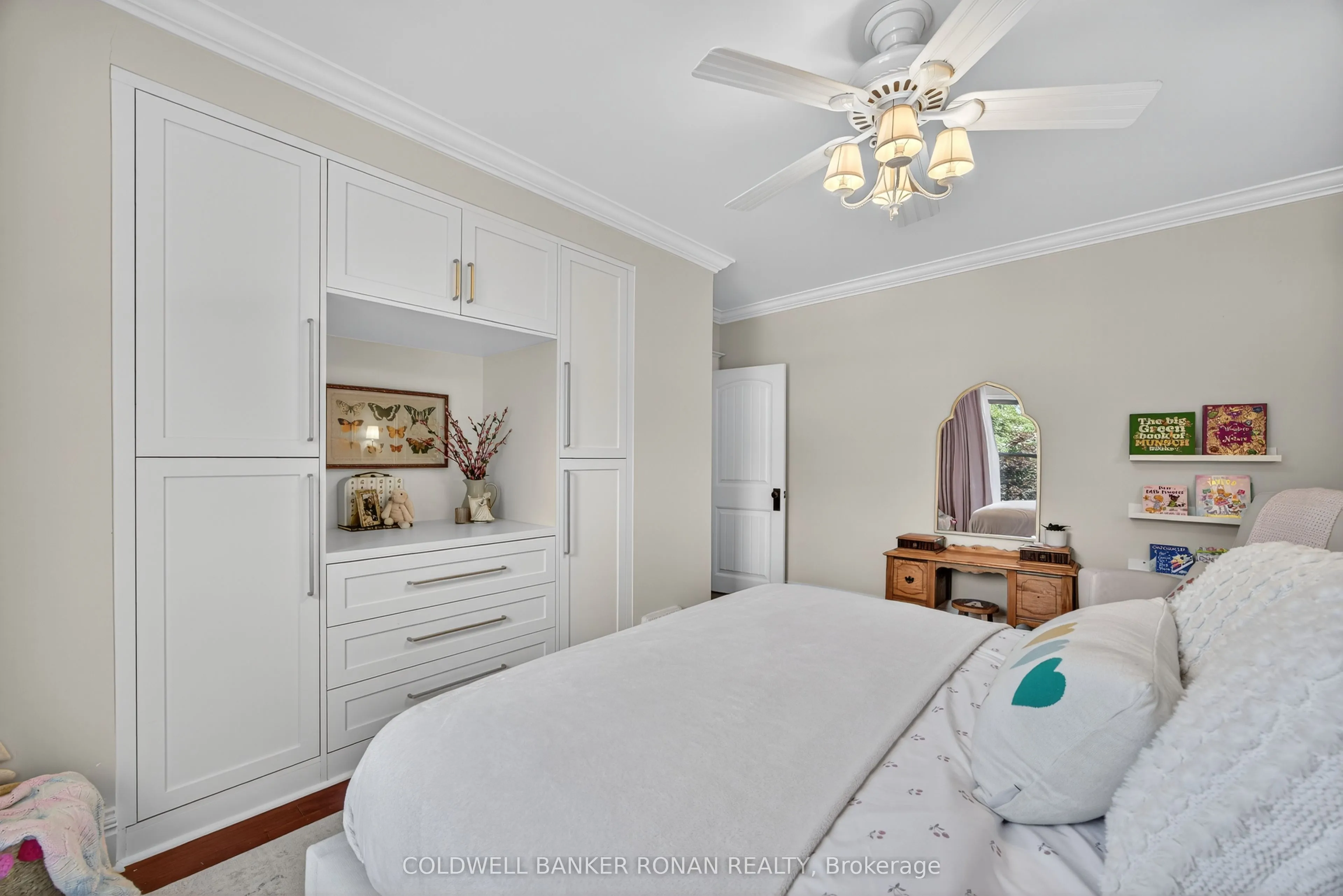 163 Wellington Street W