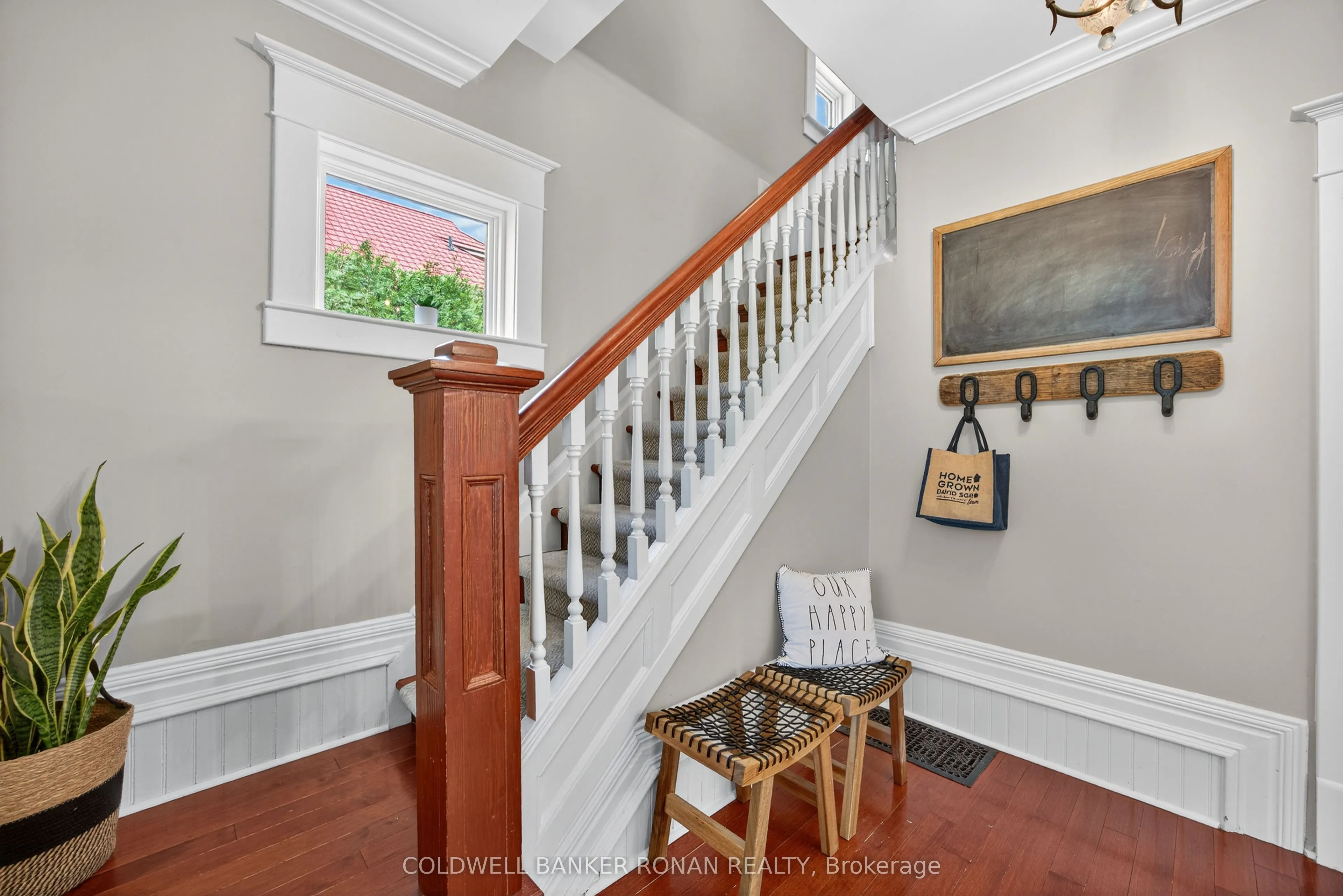 163 Wellington Street W