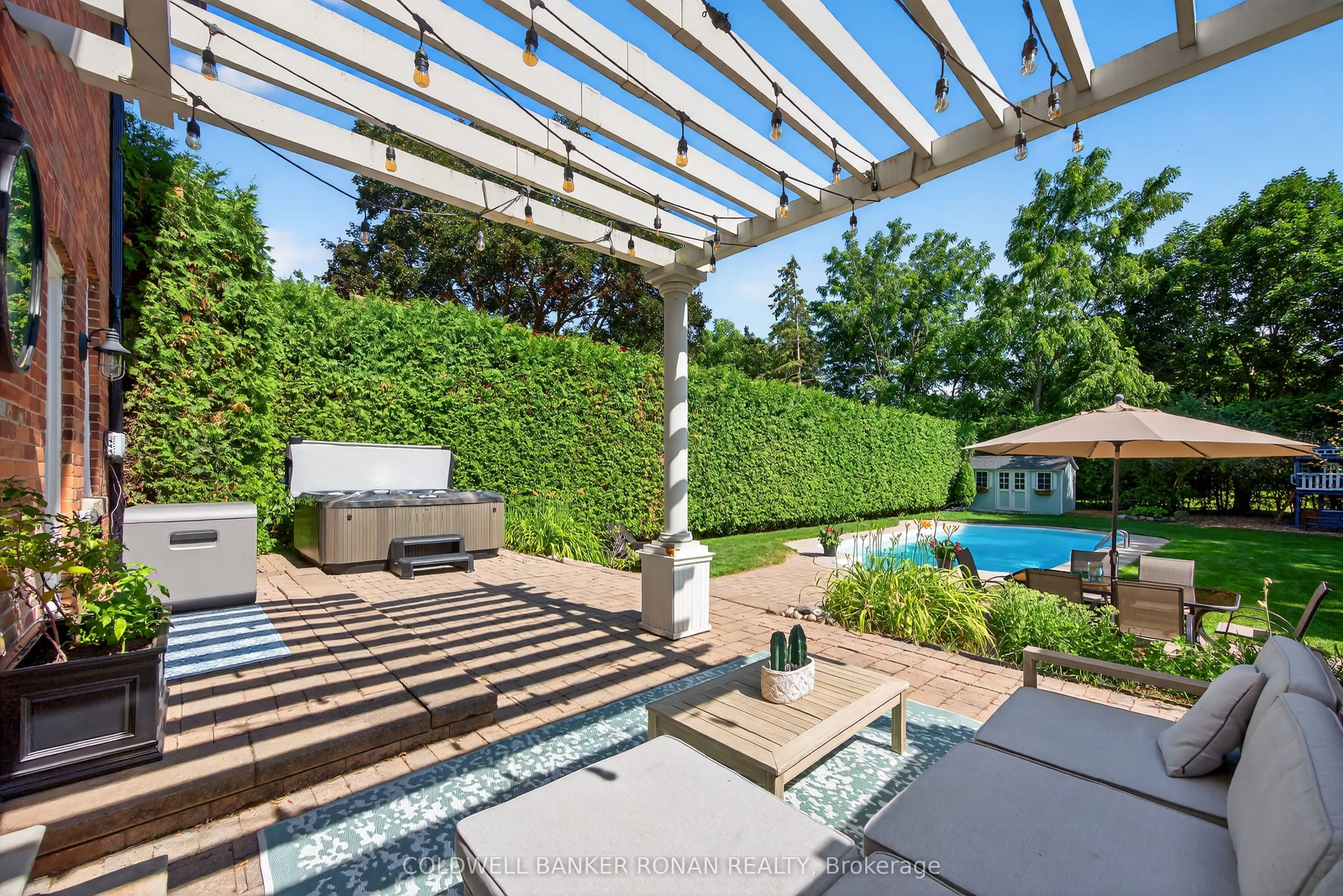 163 Wellington Street W