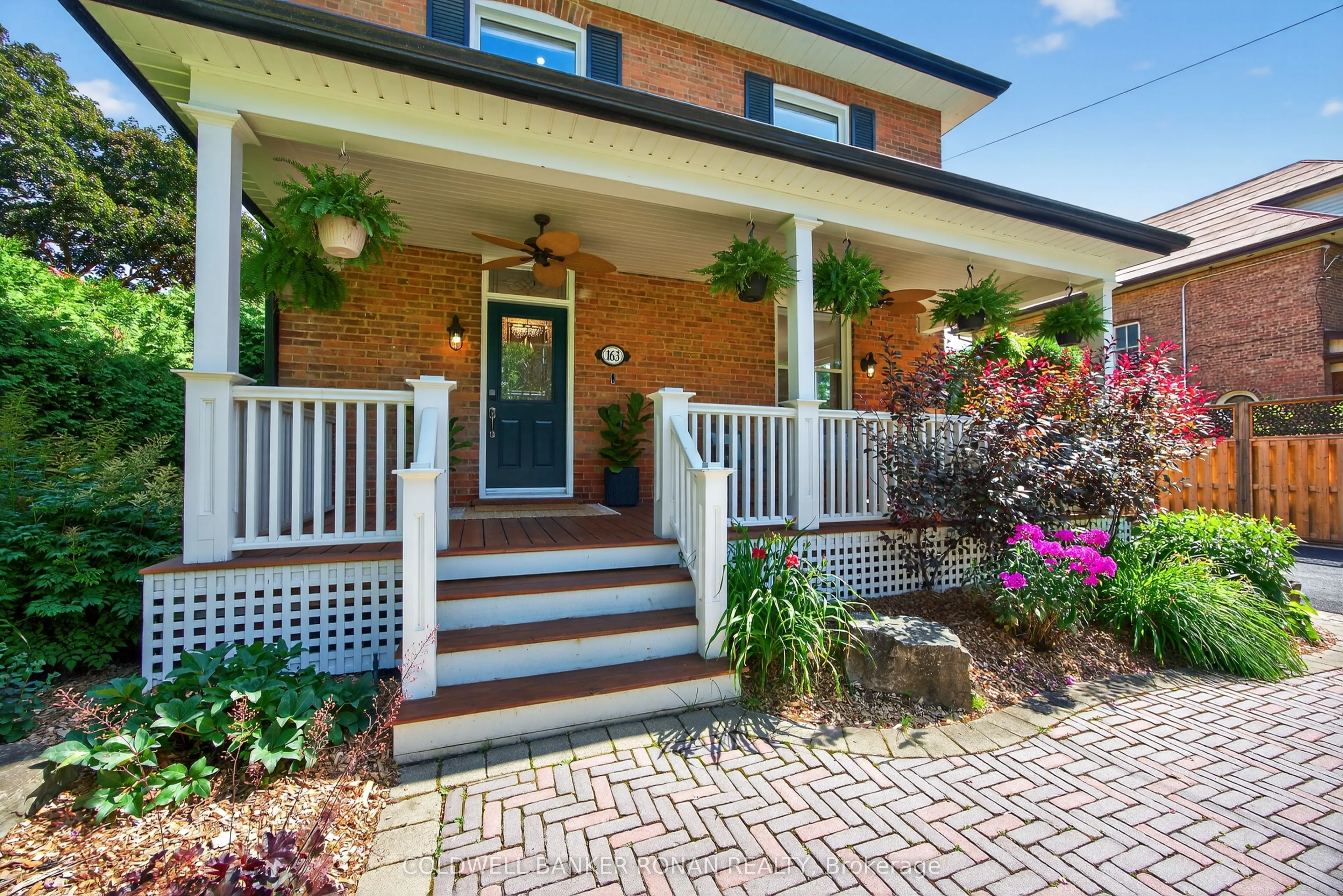 163 Wellington Street W