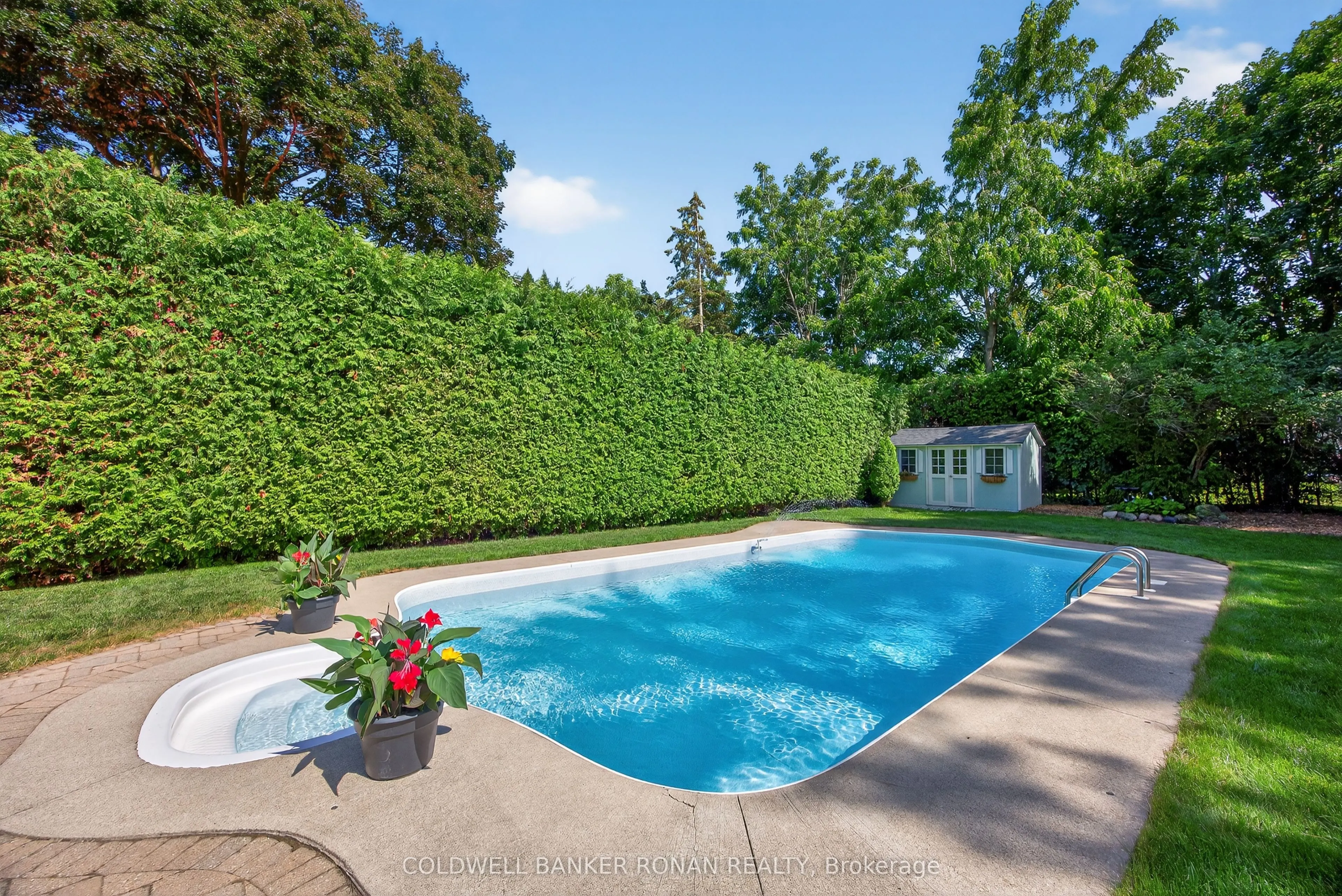 163 Wellington Street W