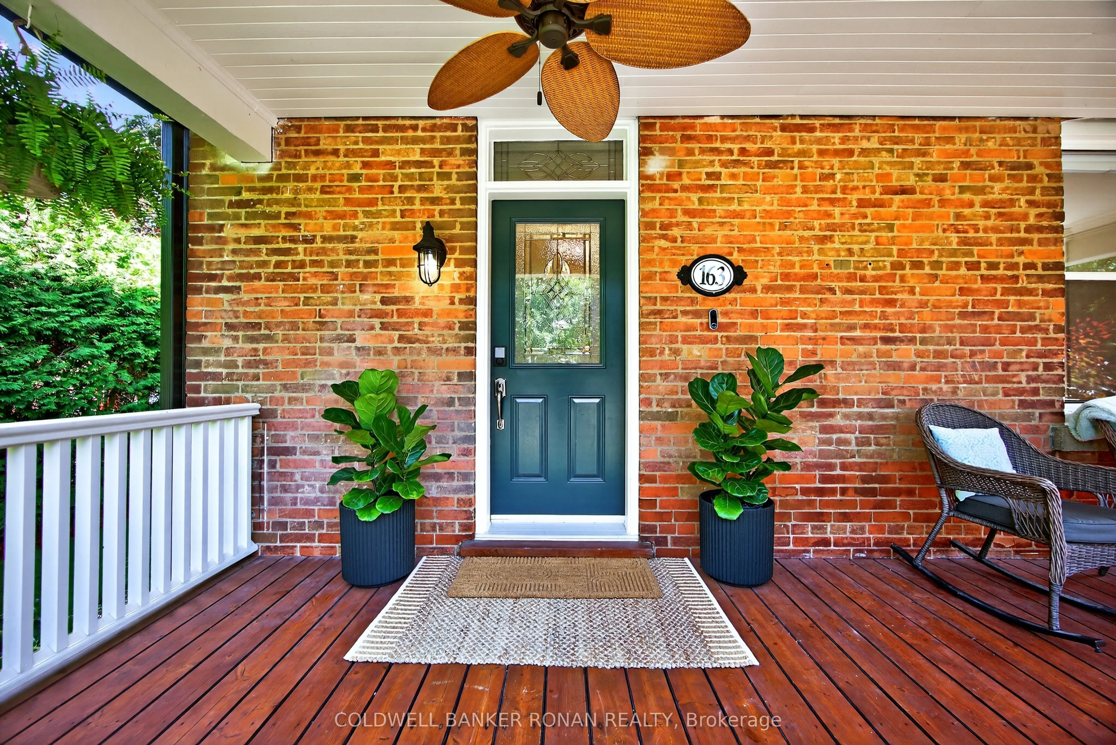 163 Wellington Street W