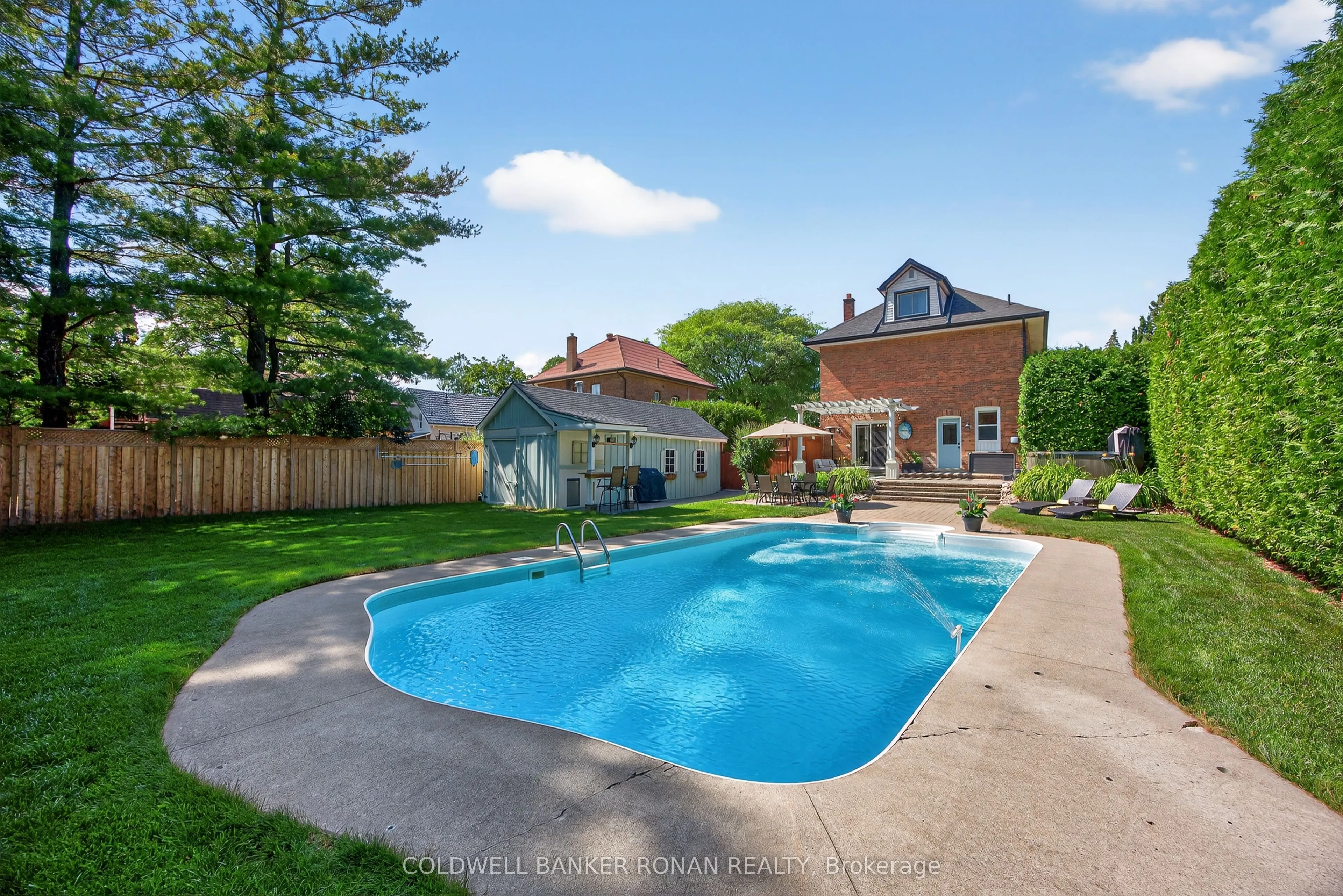 163 Wellington Street W