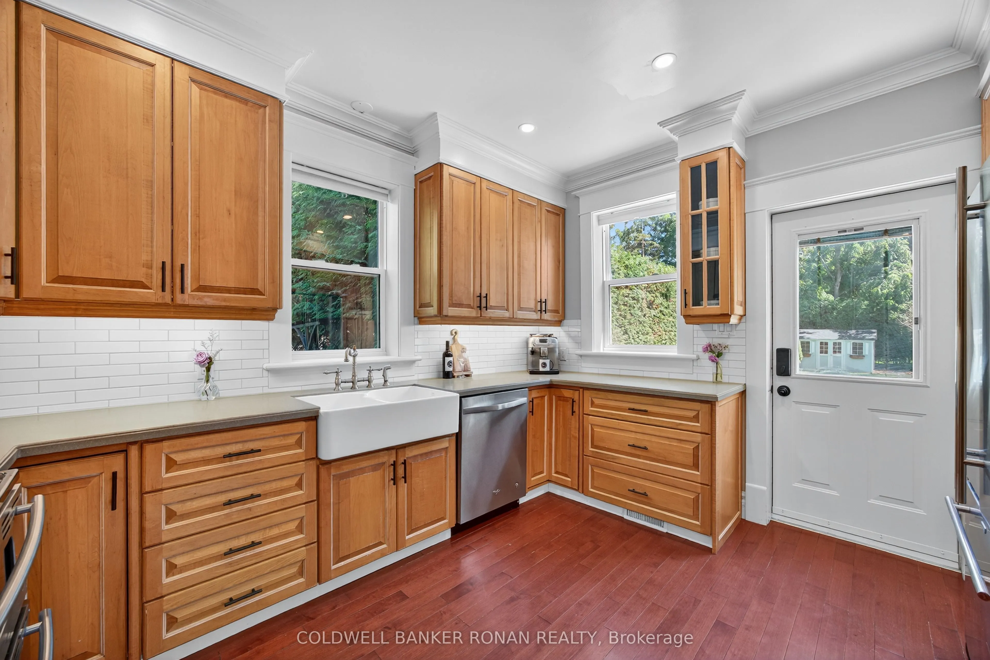 163 Wellington Street W