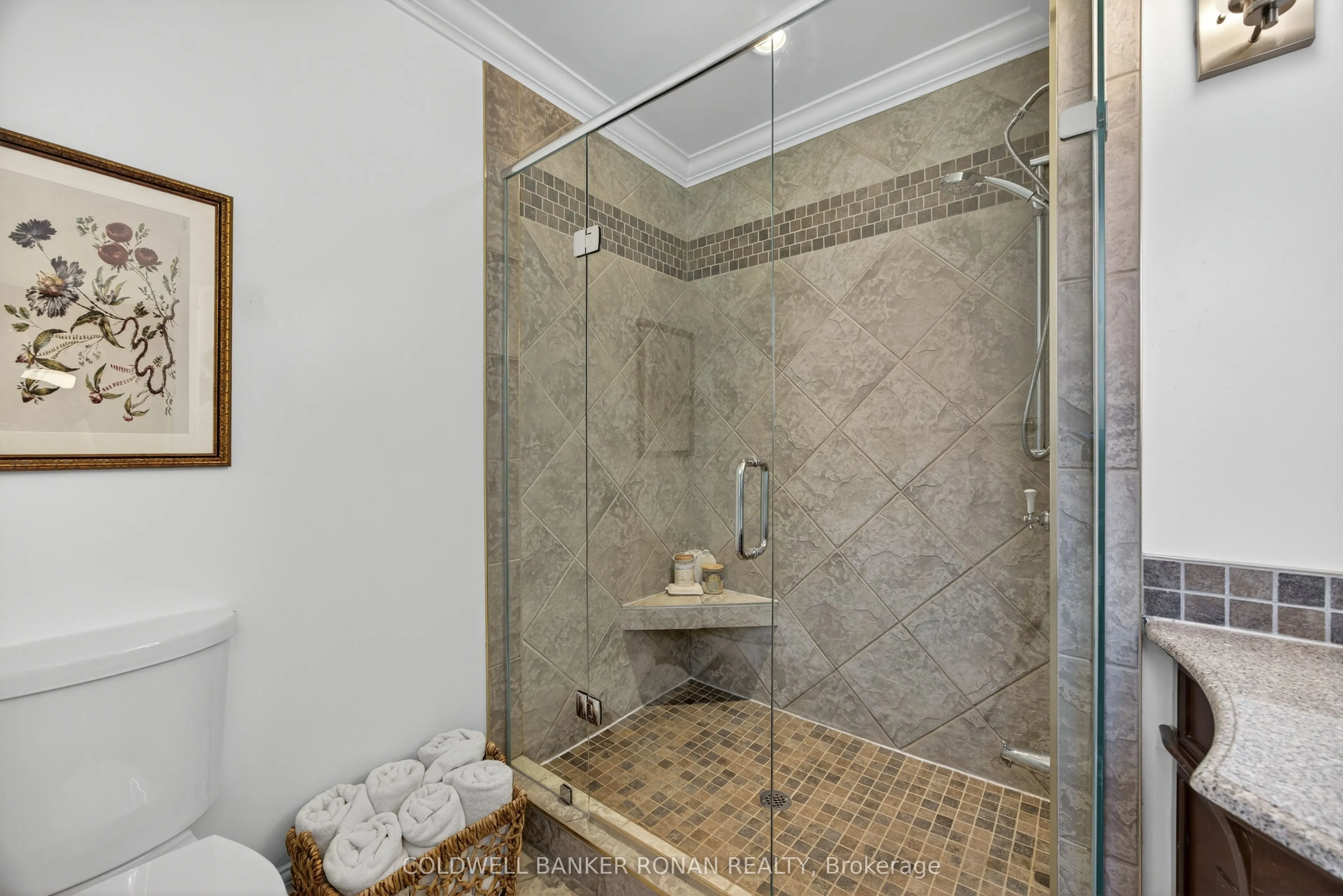 163 Wellington Street W