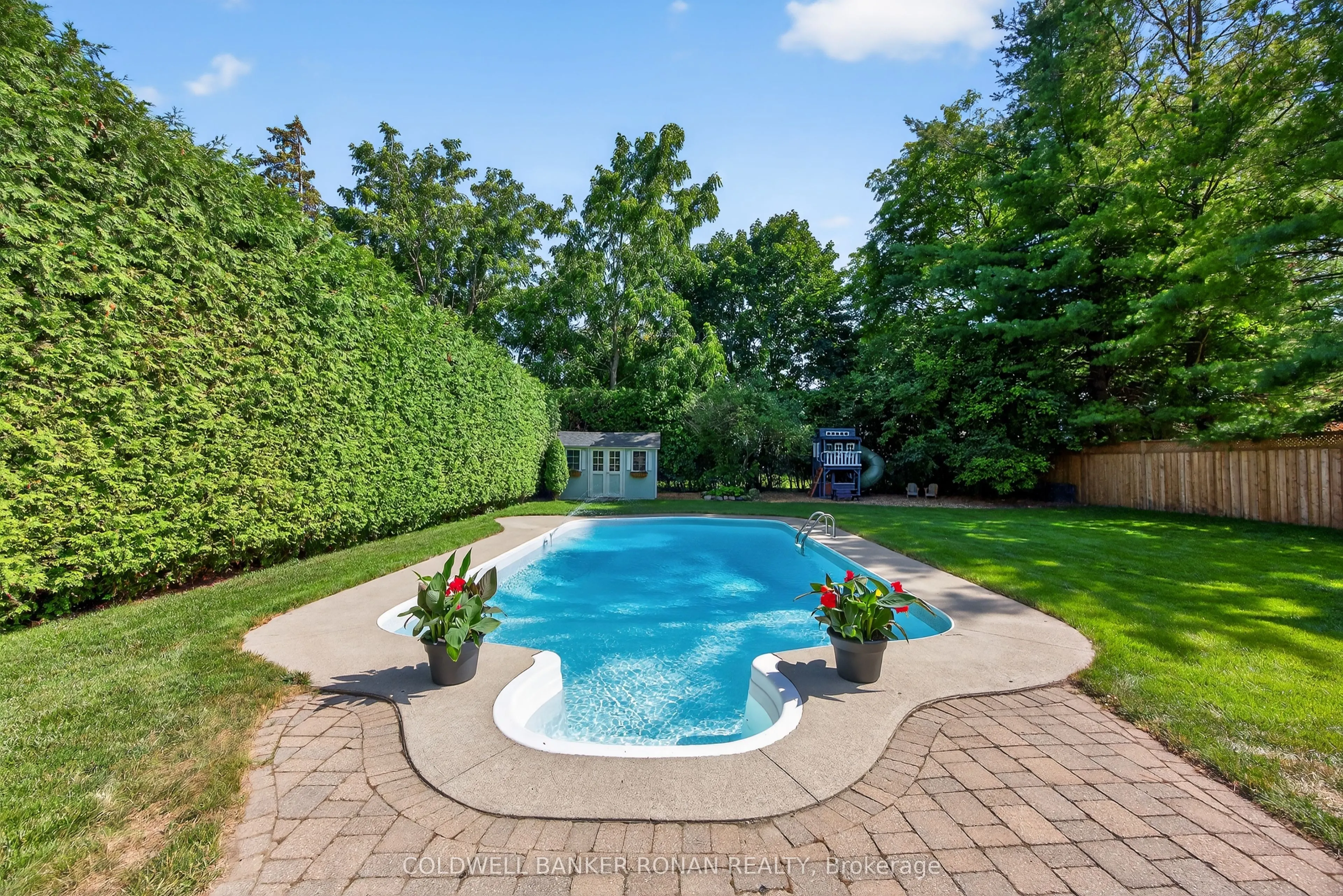 163 Wellington Street W