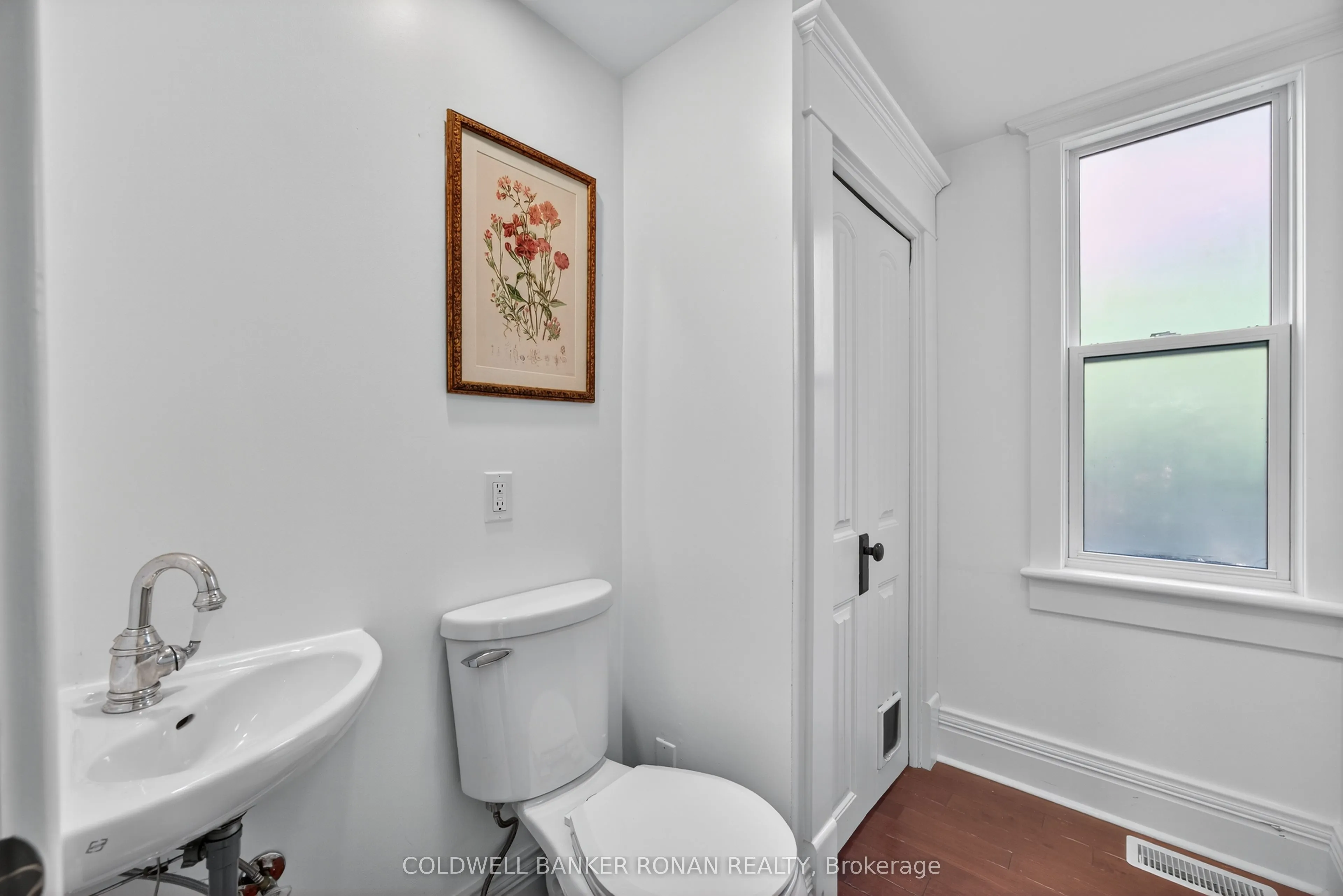 163 Wellington Street W