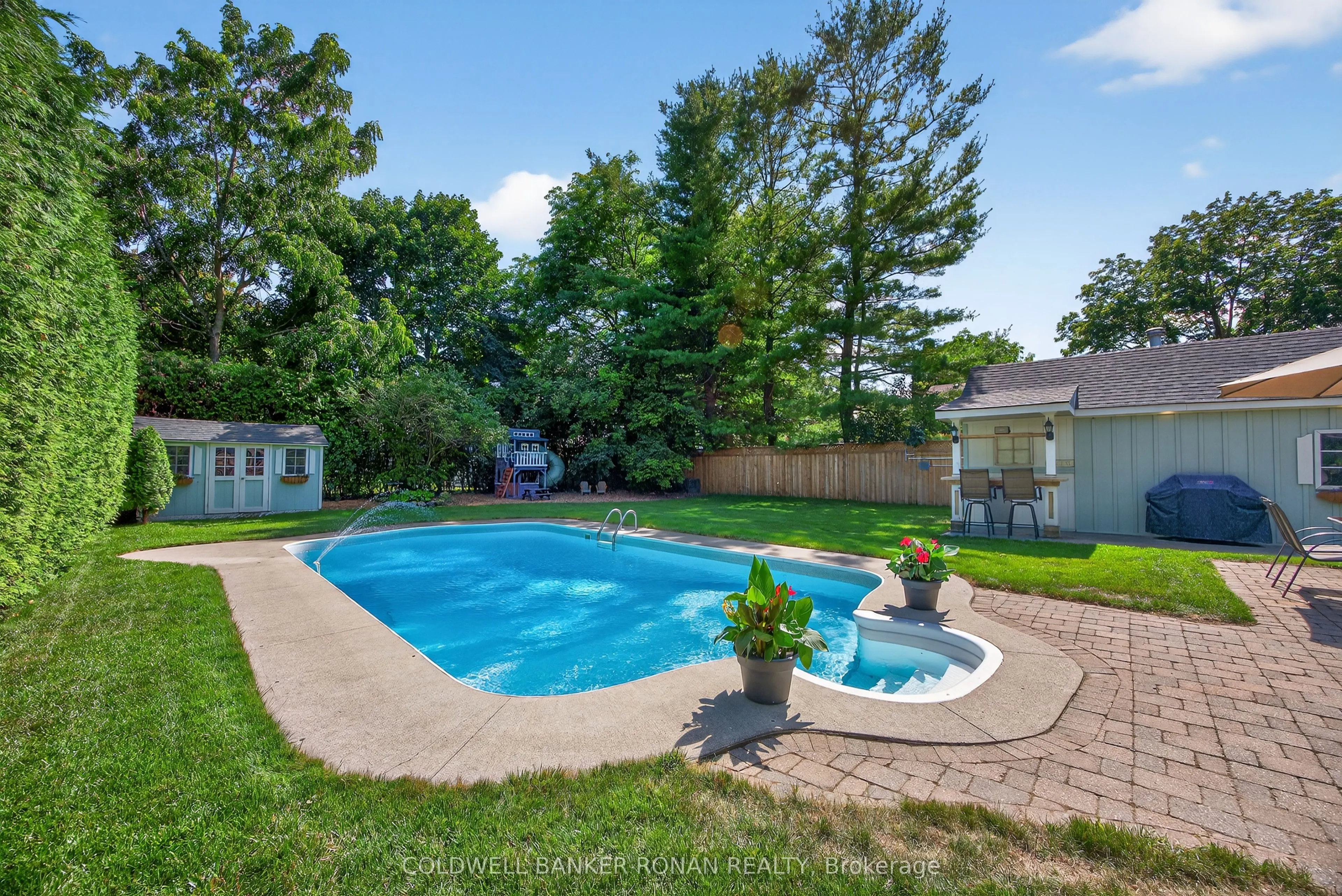 163 Wellington Street W