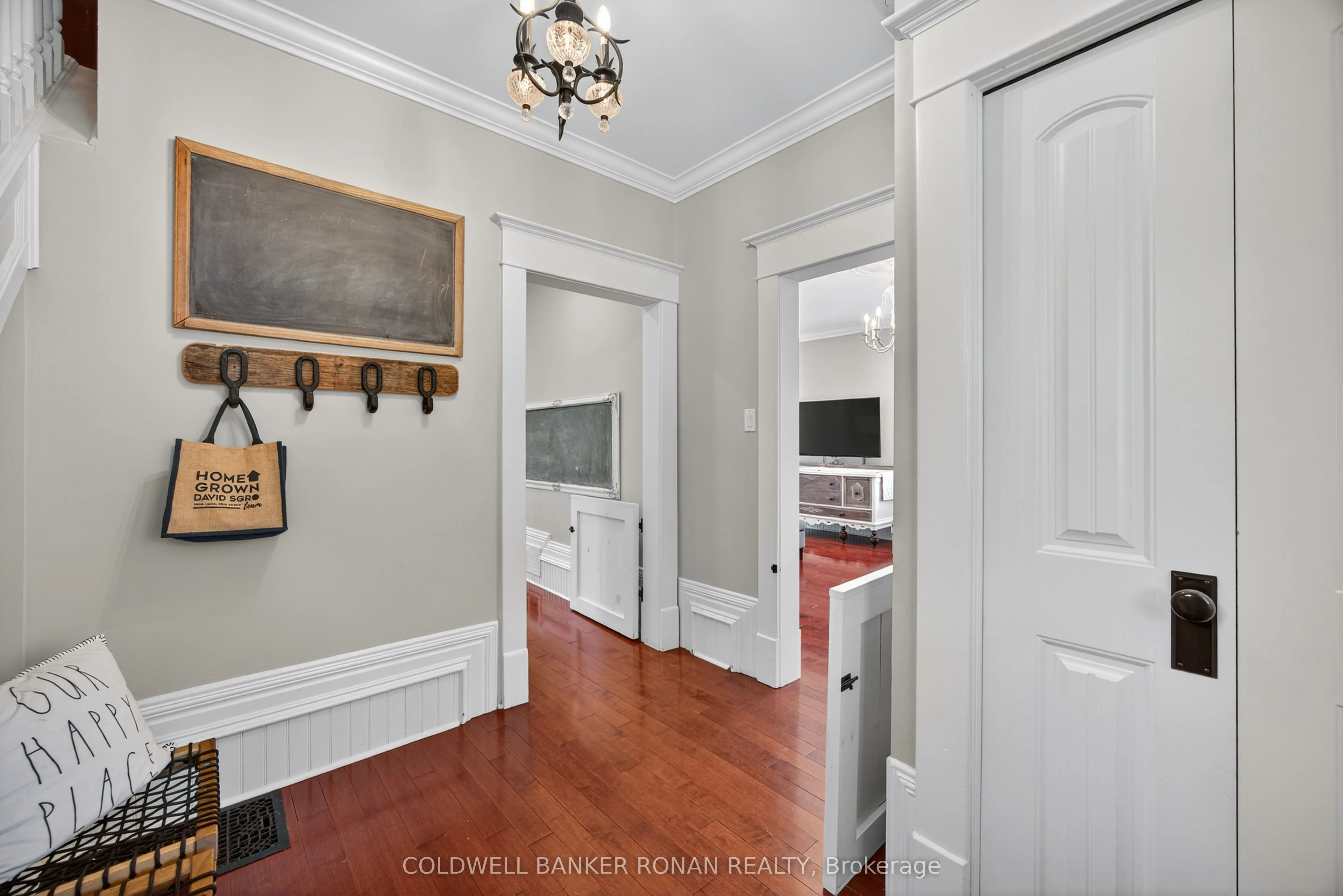 163 Wellington Street W