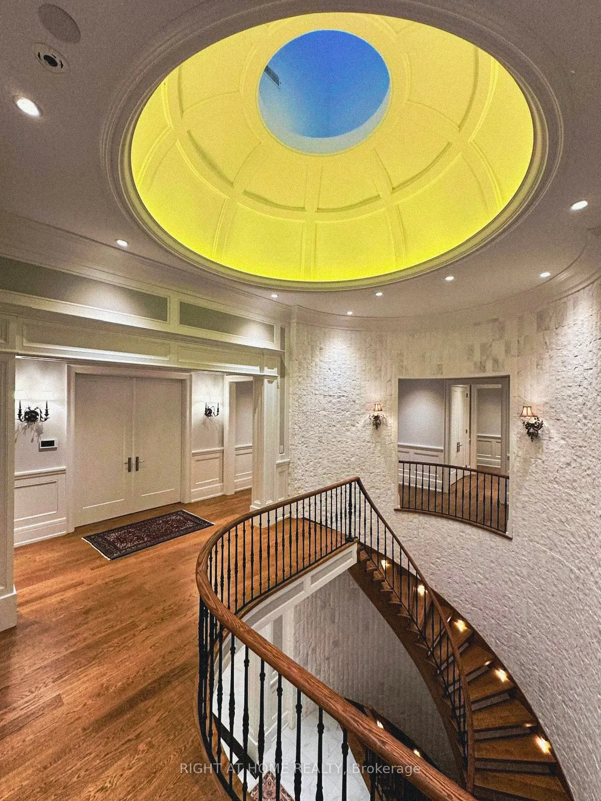 10 Yongeview Avenue