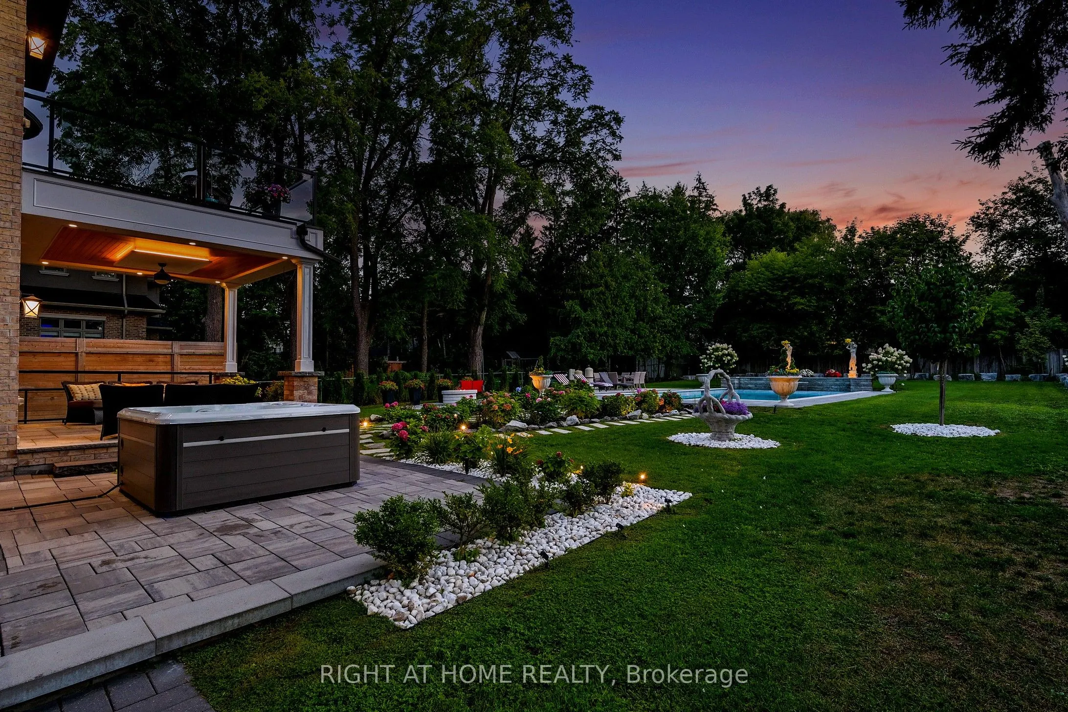 10 Yongeview Avenue