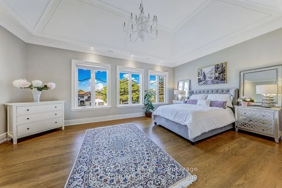 10 Yongeview Avenue
