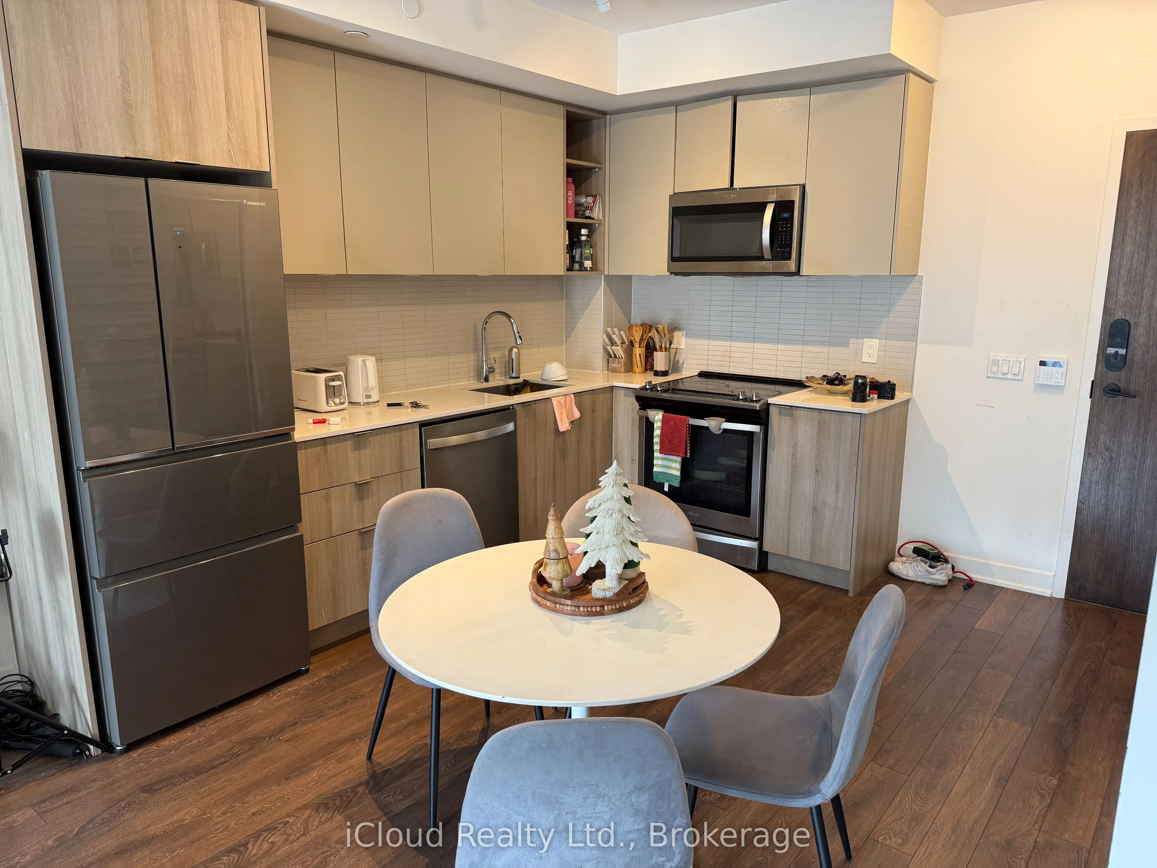 100 Eagle Rock Way, #906