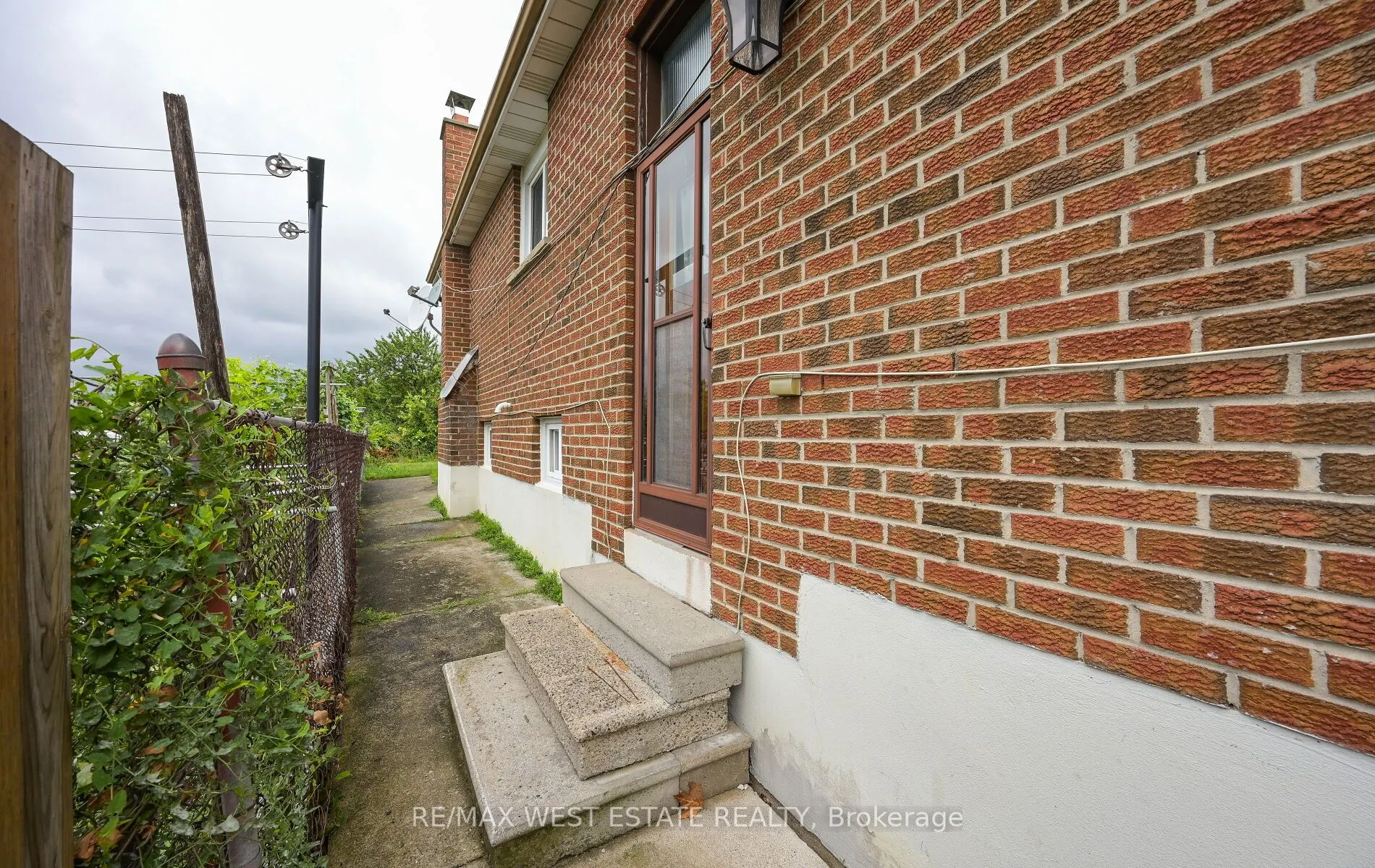 142 Aberdeen Avenue