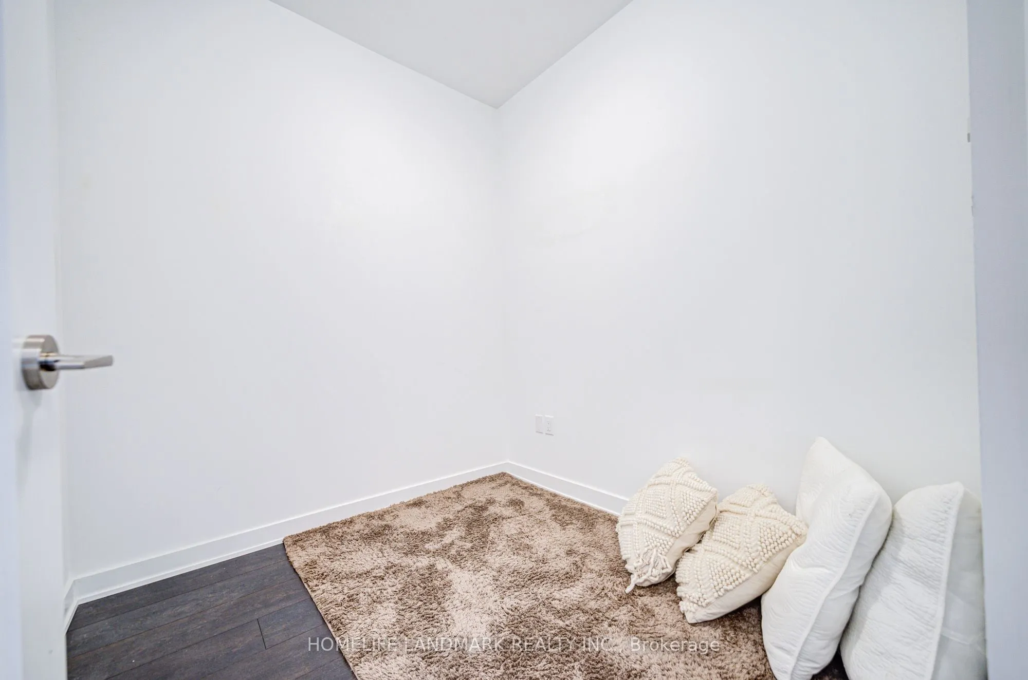 105 Oneida Crescent, #2709
