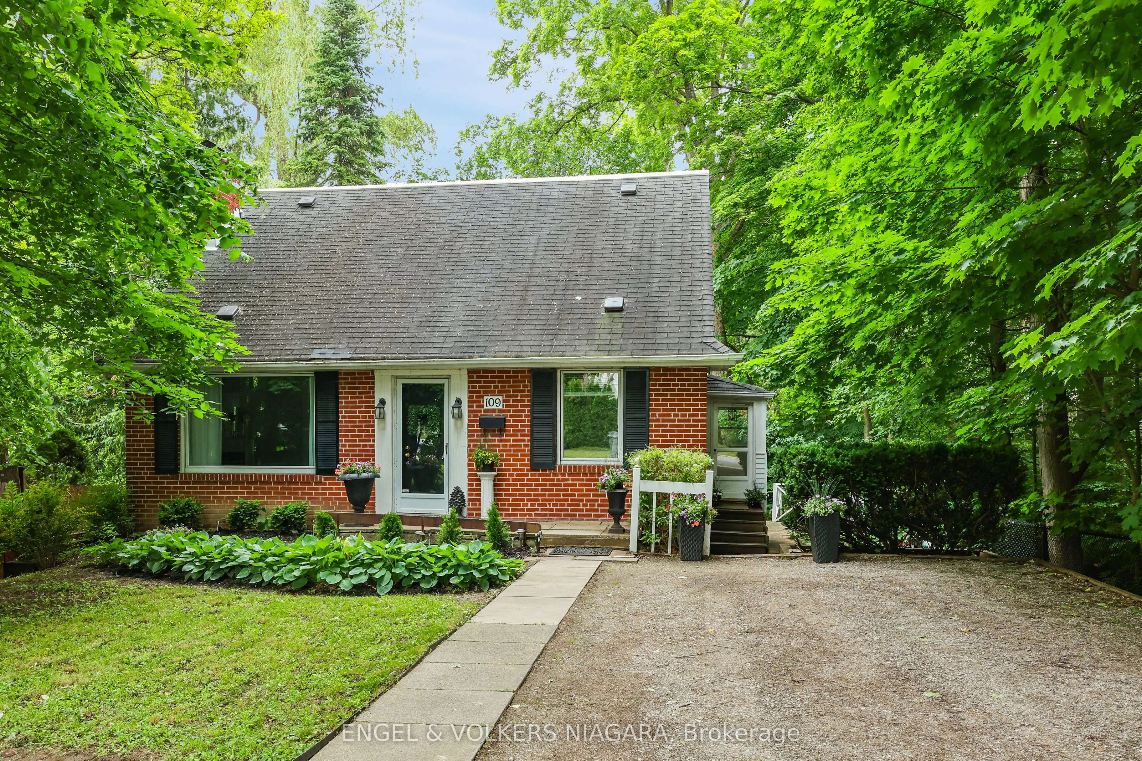 109 Centre Street