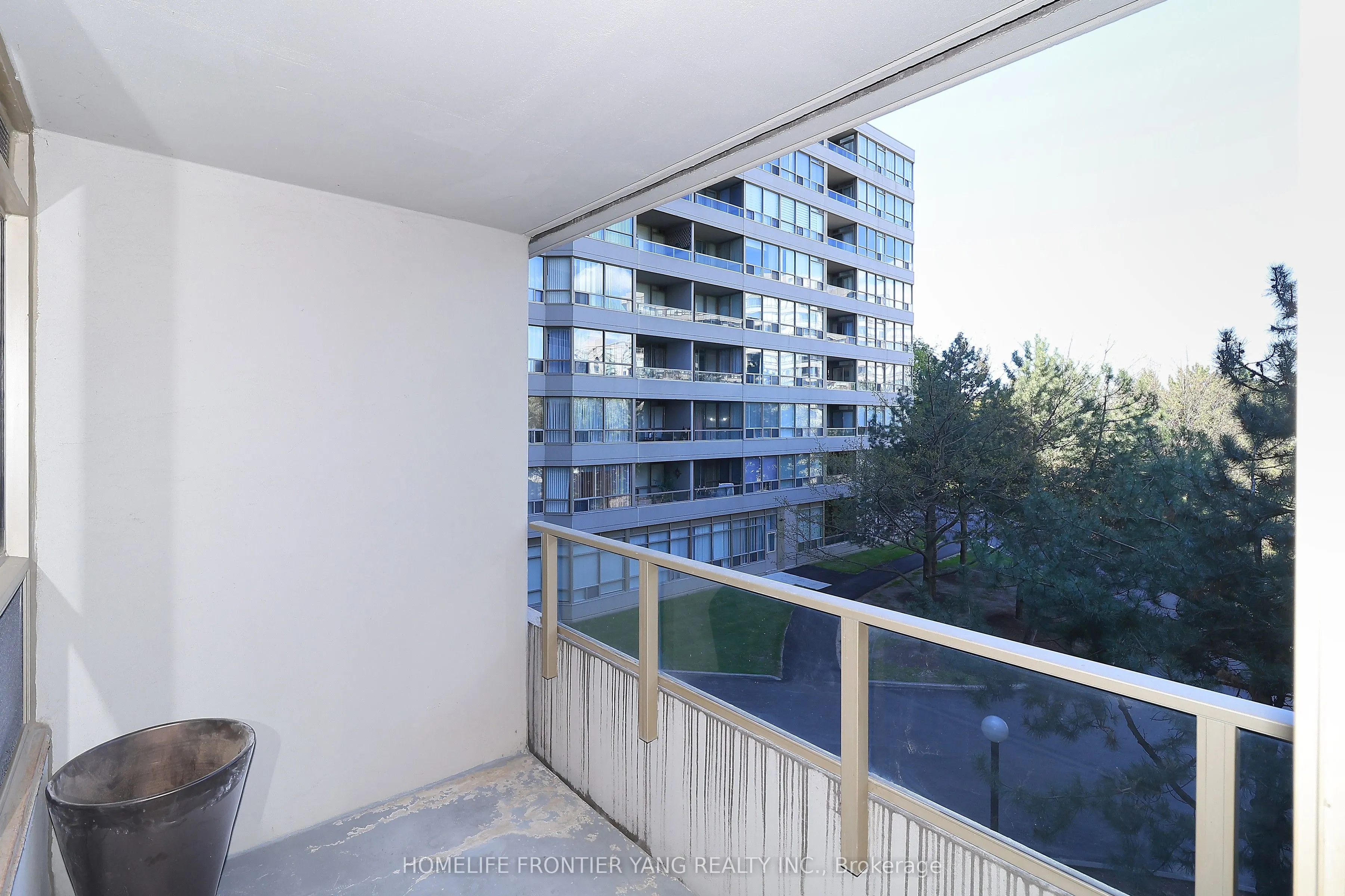 11 Townsgate Drive, #303
