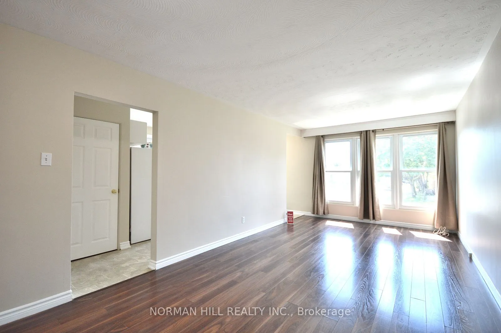 41 Newbury Drive, #Main Floor