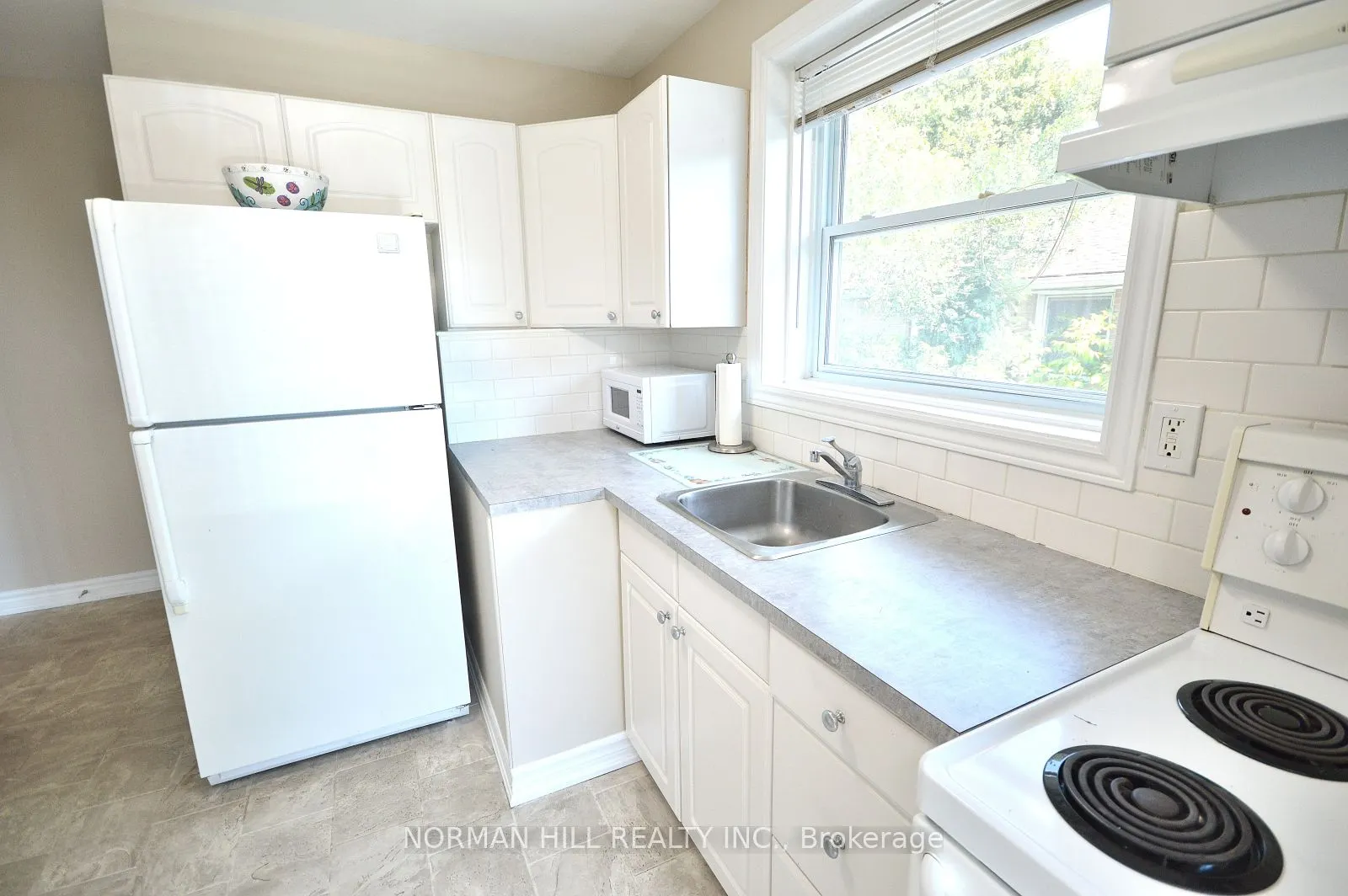 41 Newbury Drive, #Main Floor