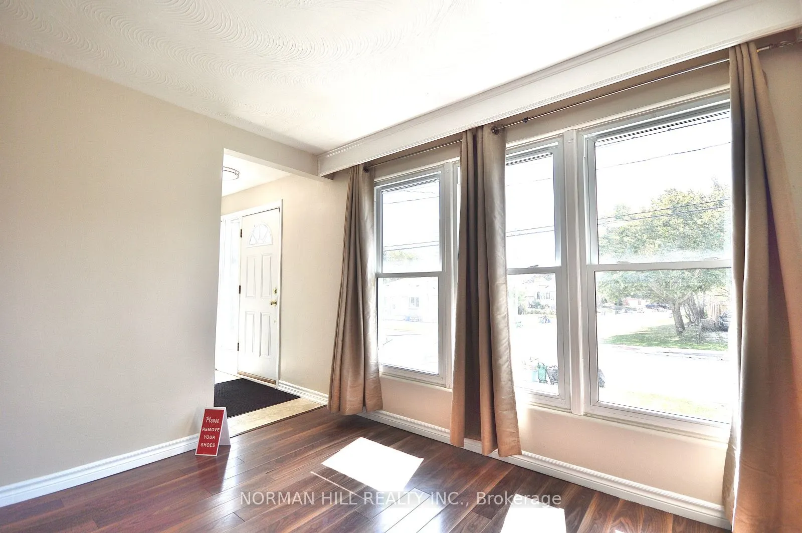 41 Newbury Drive, #Main Floor