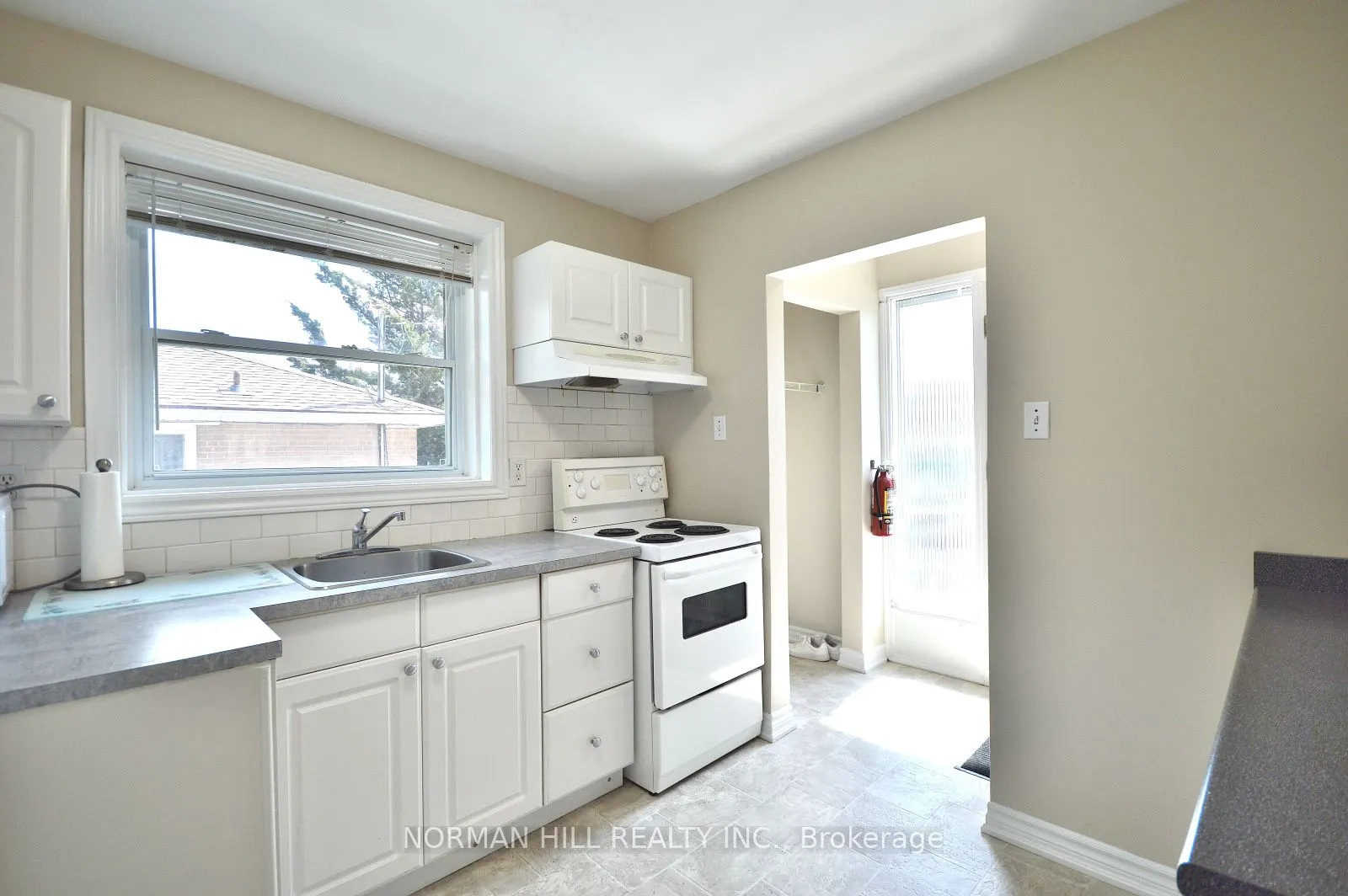 41 Newbury Drive, #Main Floor