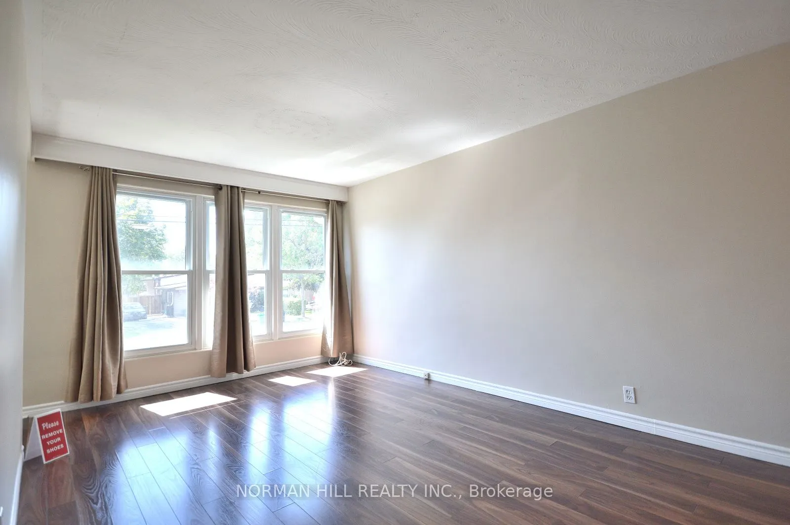 41 Newbury Drive, #Main Floor