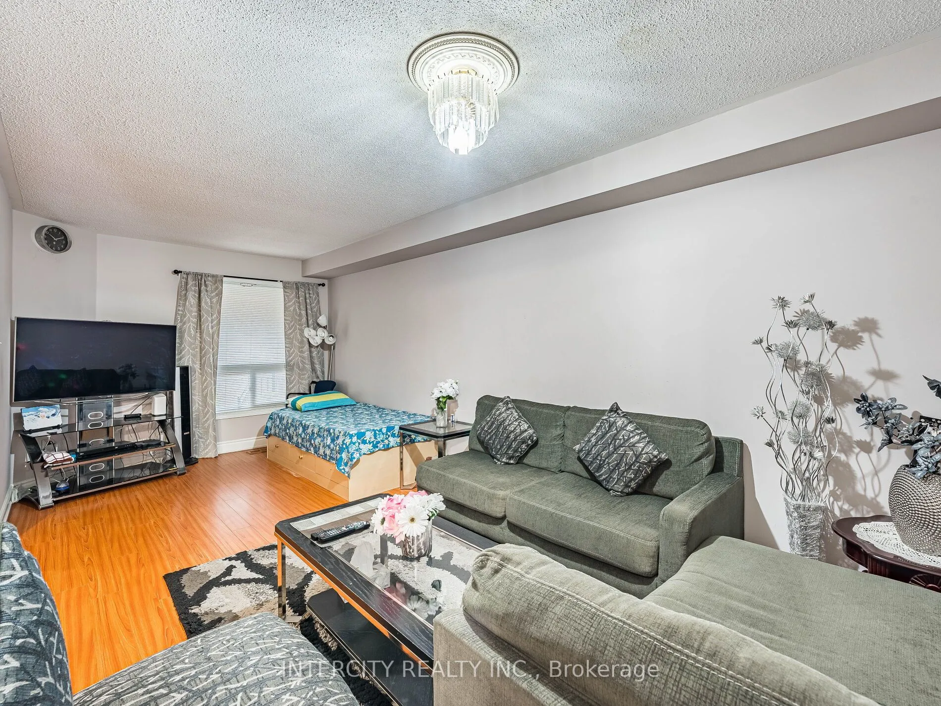 8 Wedgewood Place