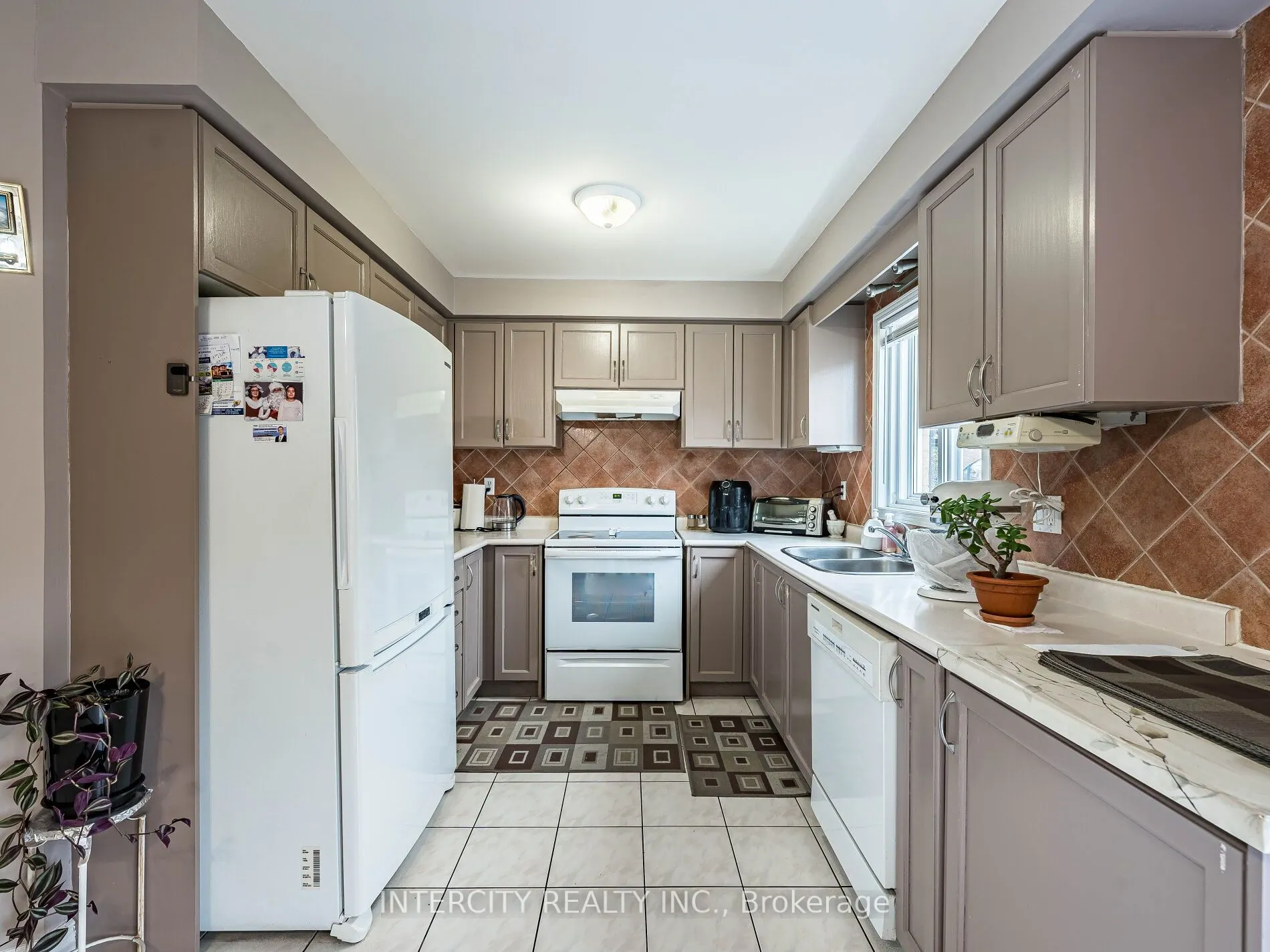 8 Wedgewood Place