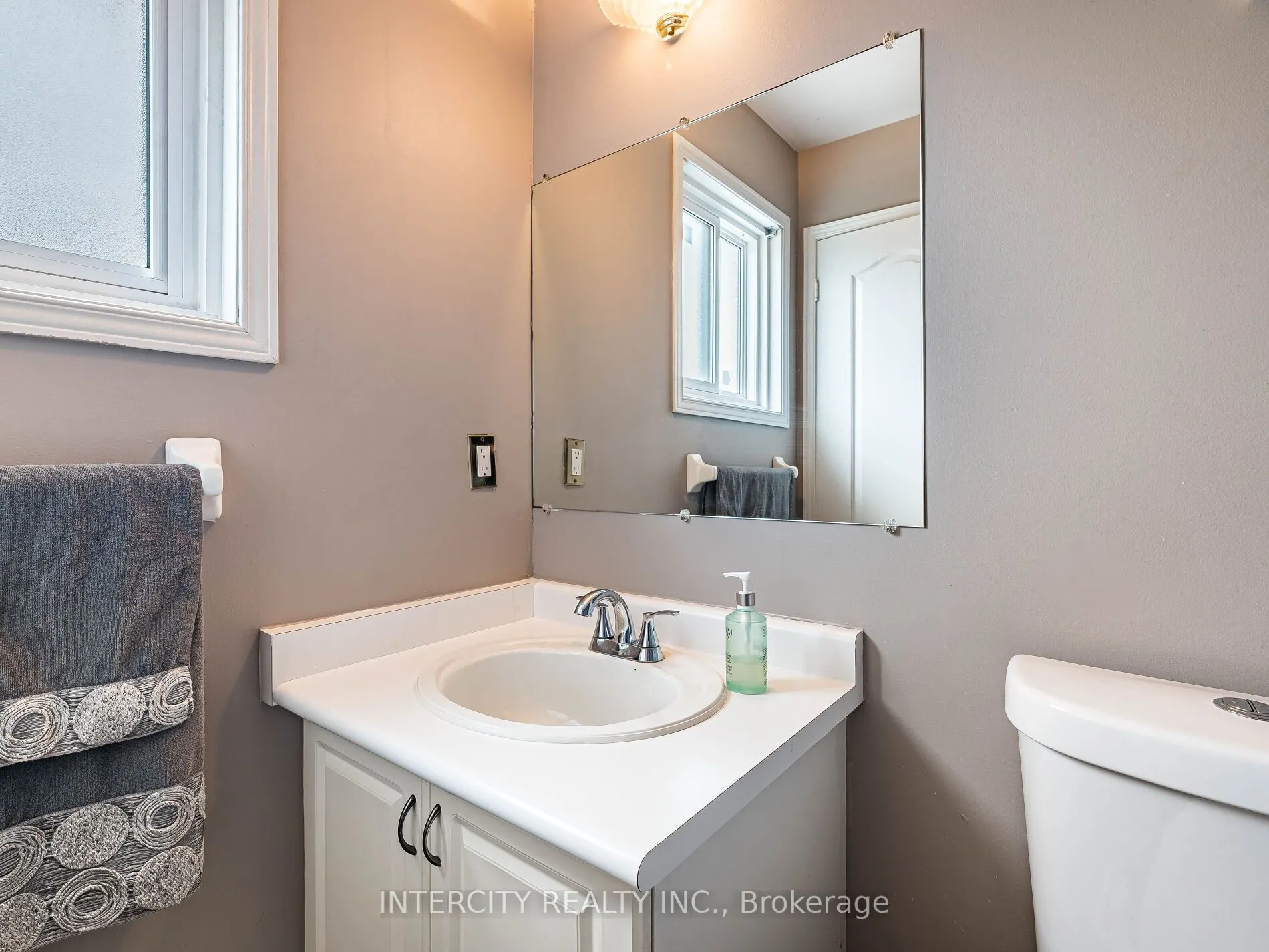 8 Wedgewood Place