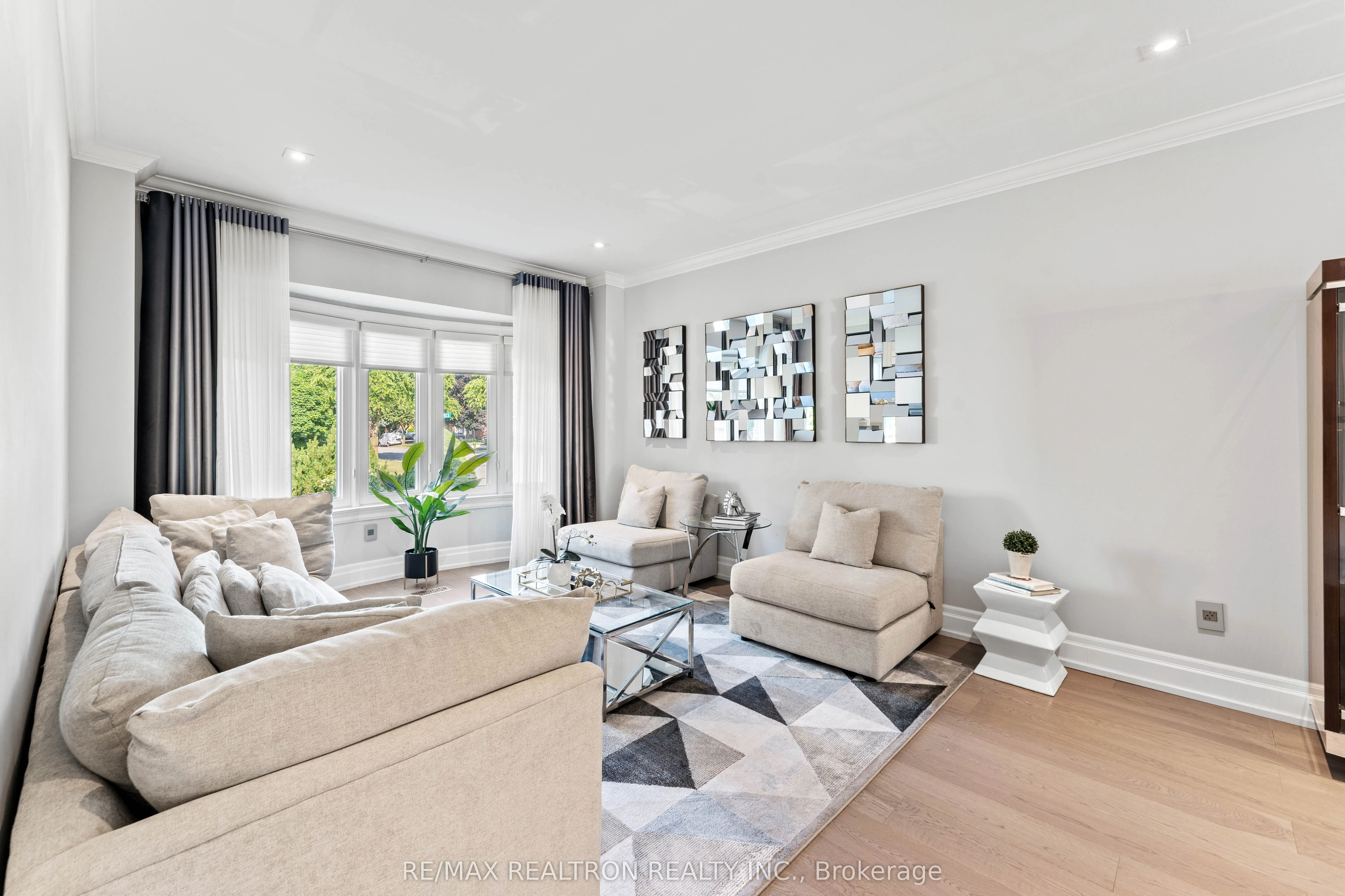 90 Savoy Crescent