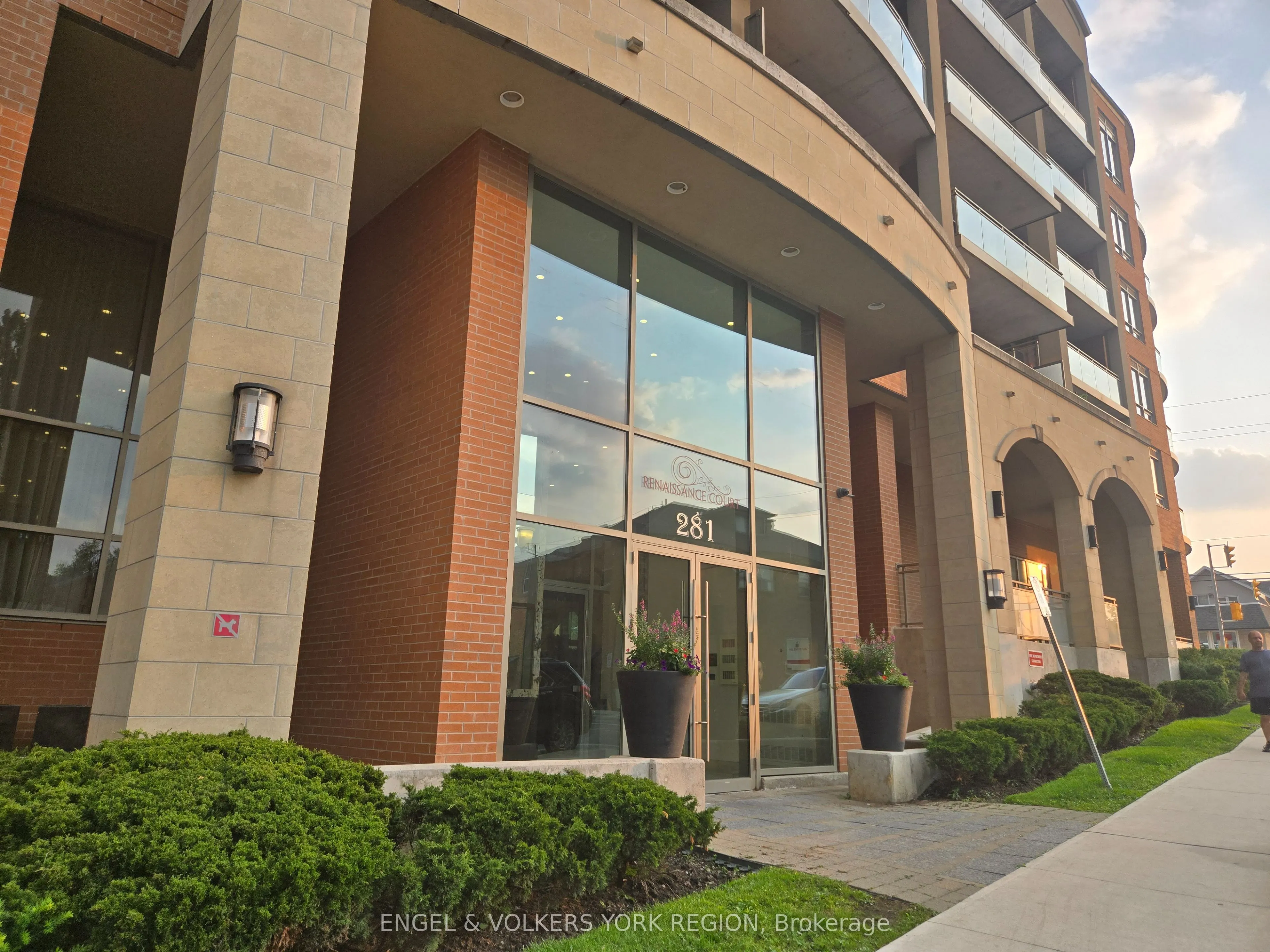 281 Woodbridge Avenue, #106