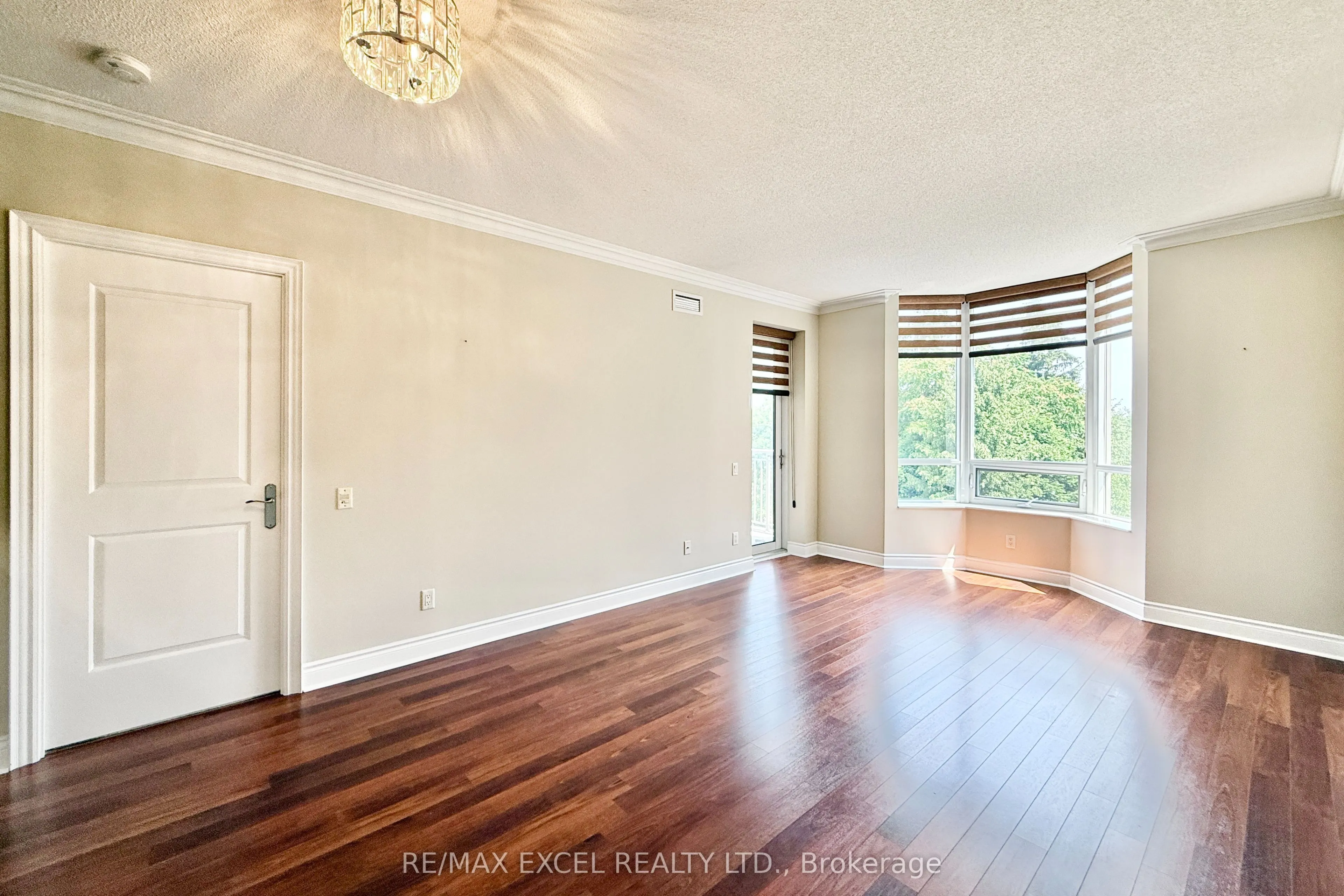 10101 Yonge Street N, #408