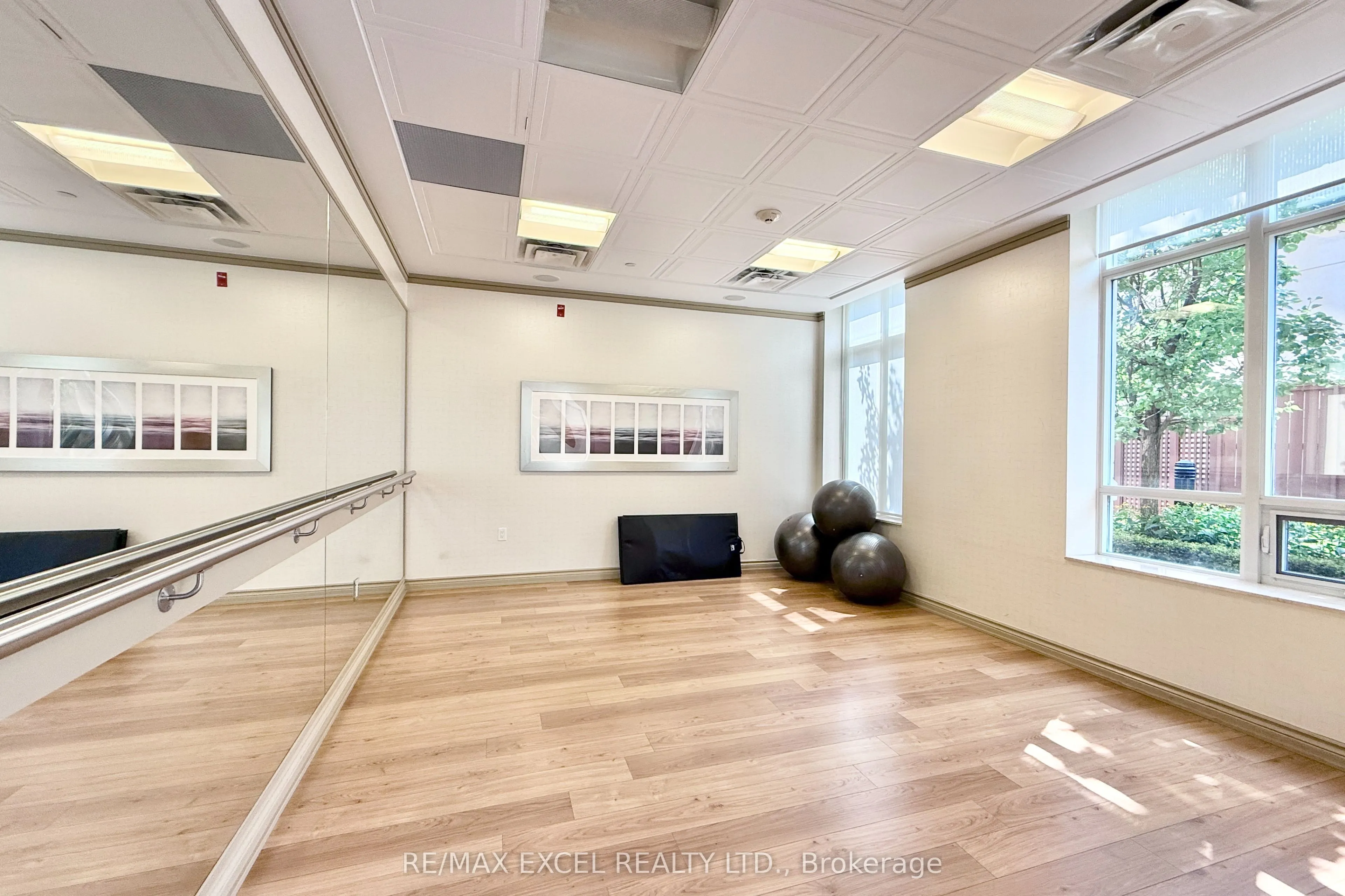 10101 Yonge Street N, #408