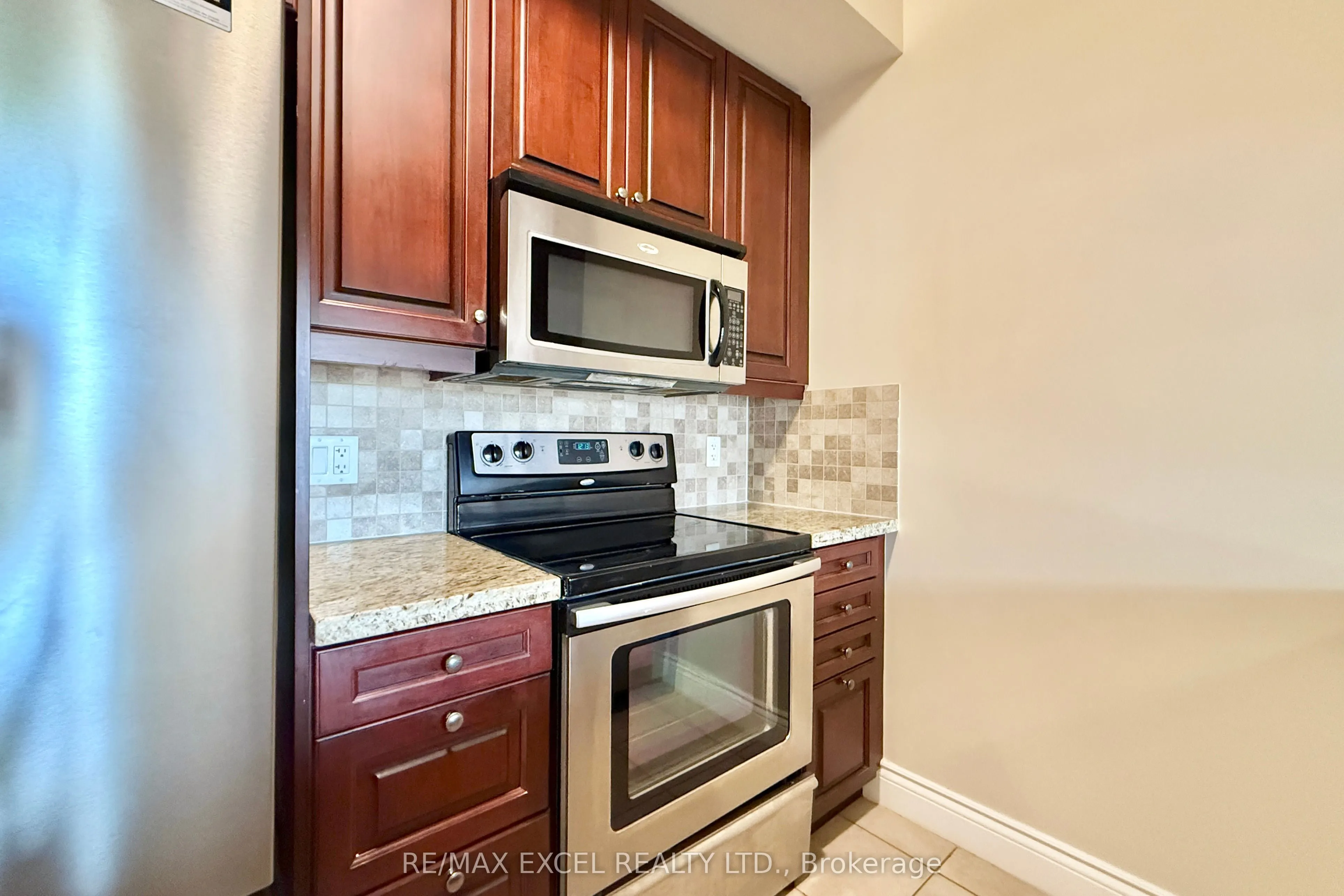 10101 Yonge Street N, #408