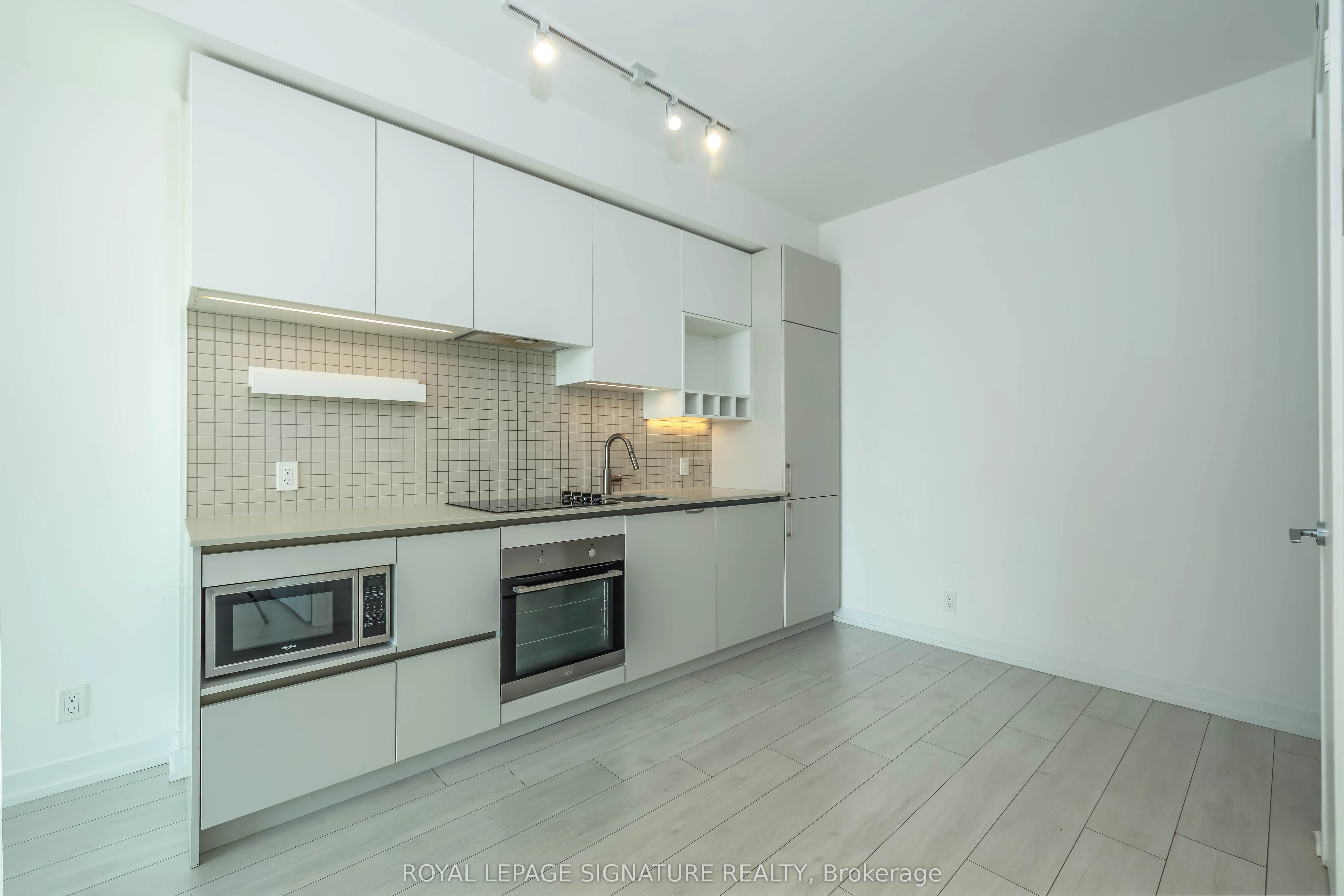 950 Portage Parkway, #1810