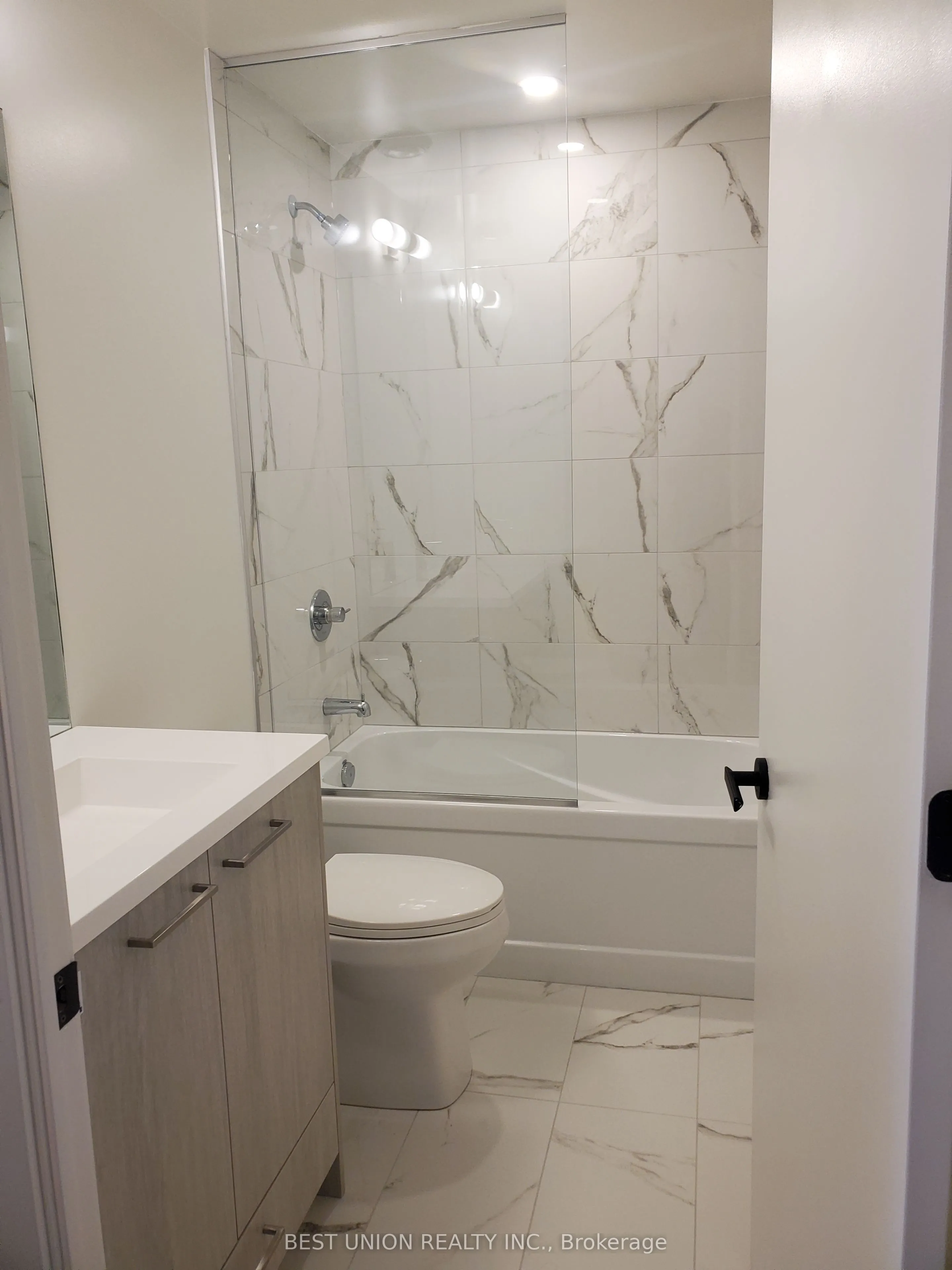 28 Interchange Way, #2809
