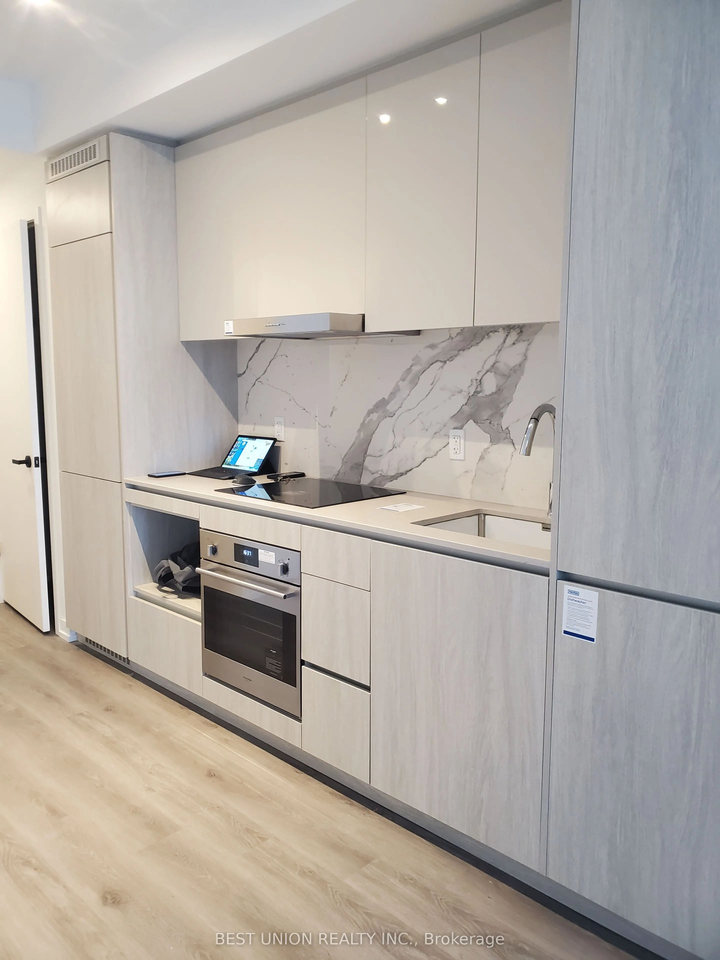 28 Interchange Way, #2809