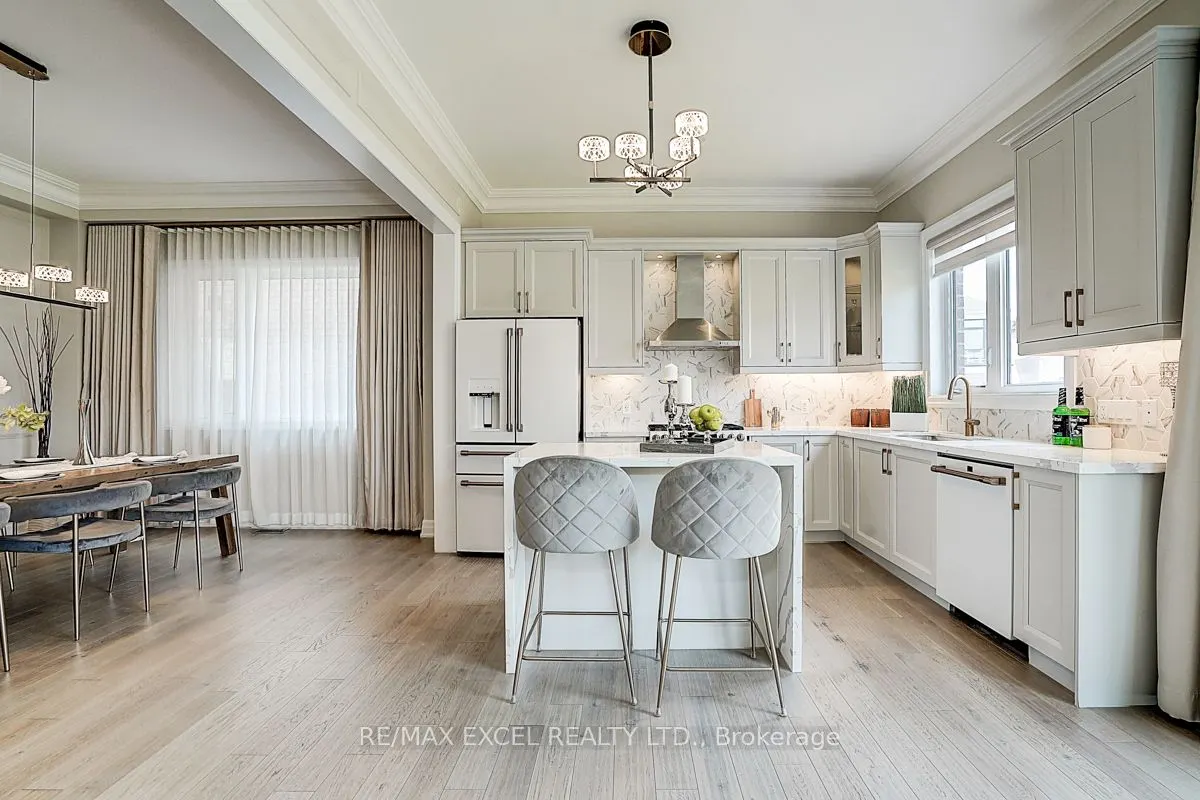137 Pine Hill Crescent