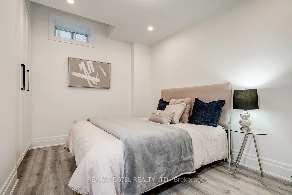 137 Pine Hill Crescent