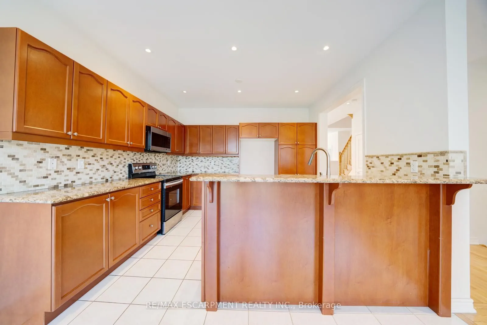 6 Weekes Avenue