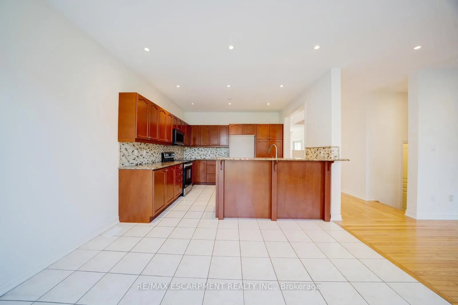 6 Weekes Avenue