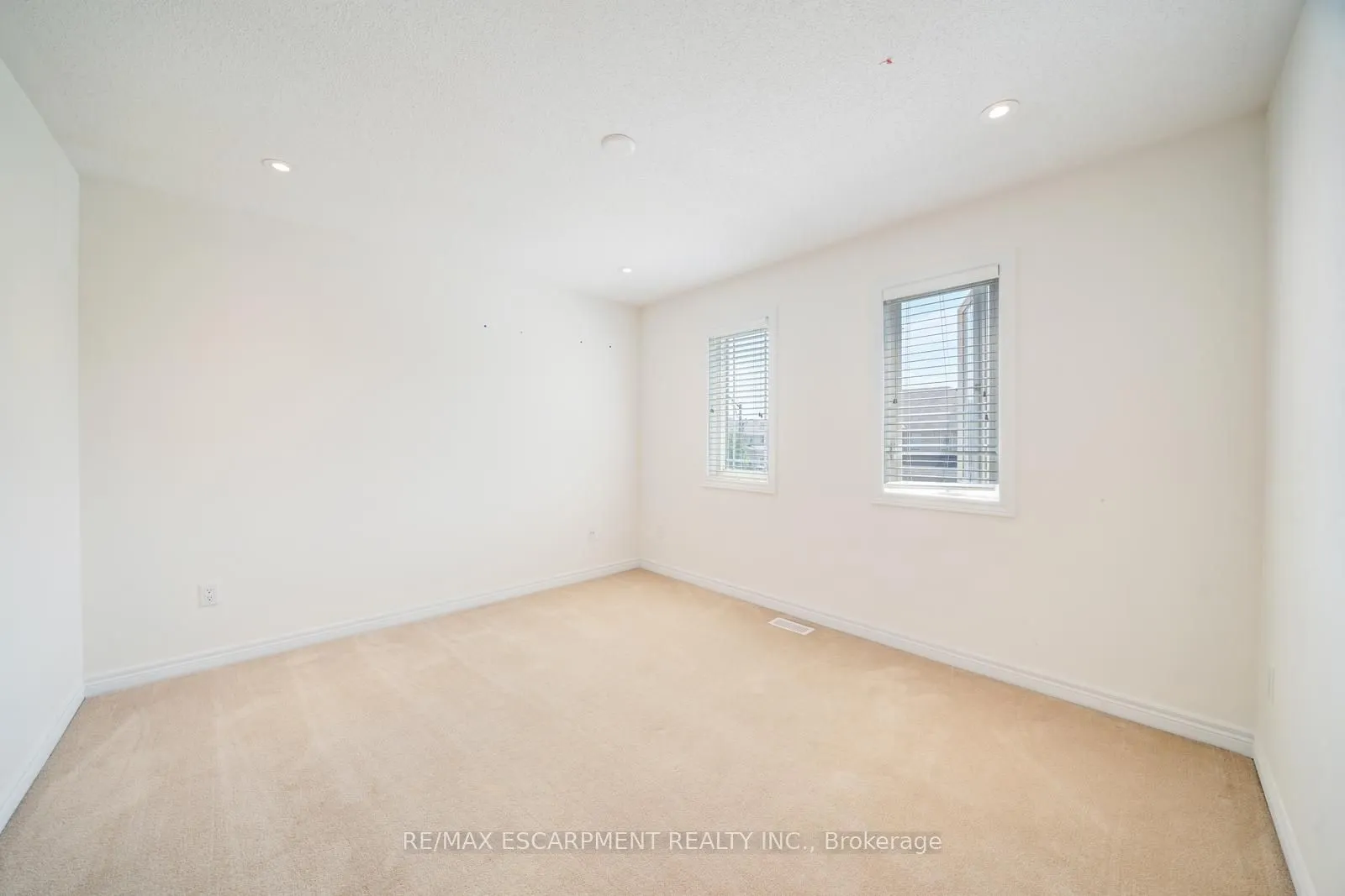 6 Weekes Avenue
